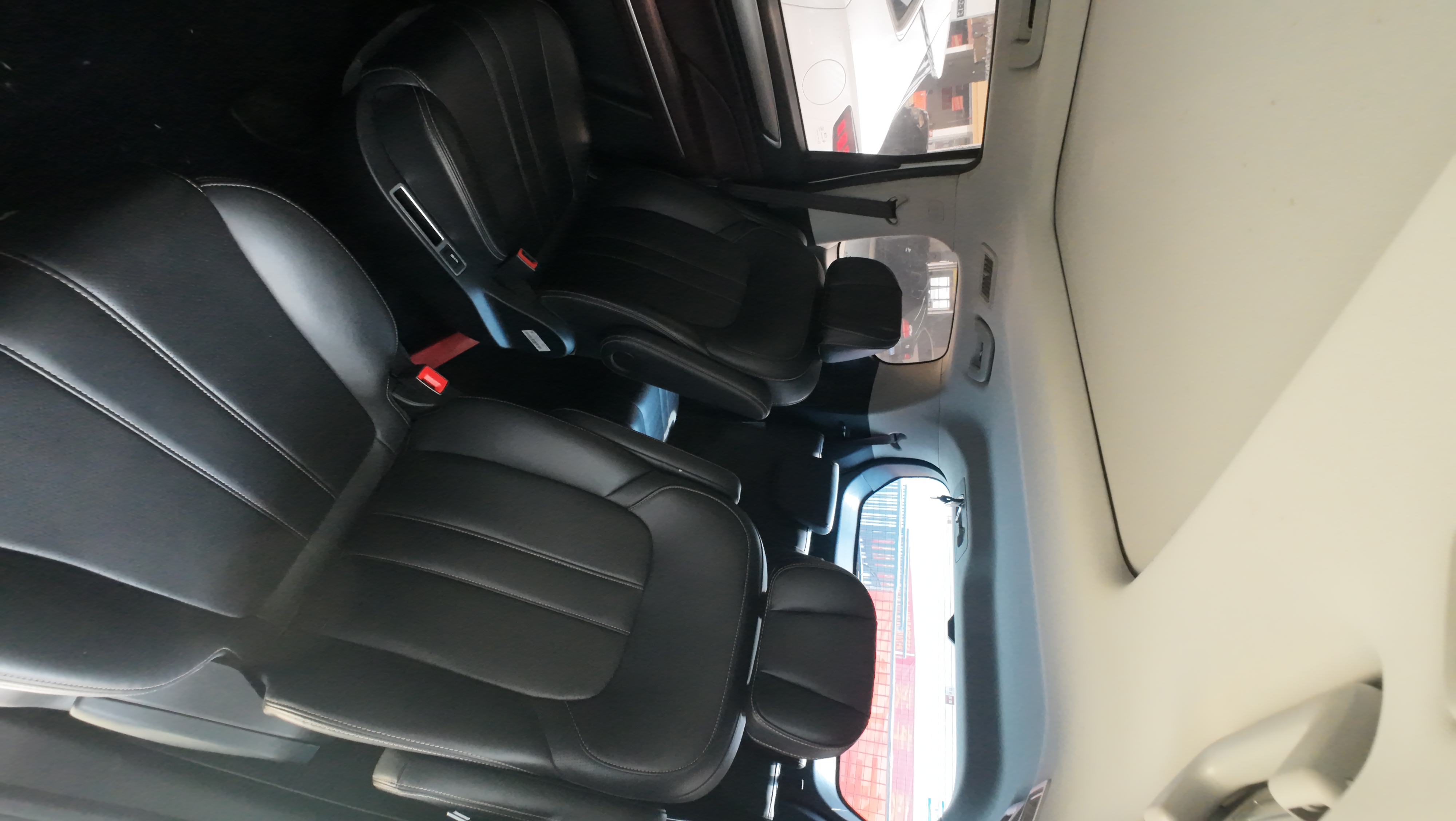 Vehicle photo 4/6
