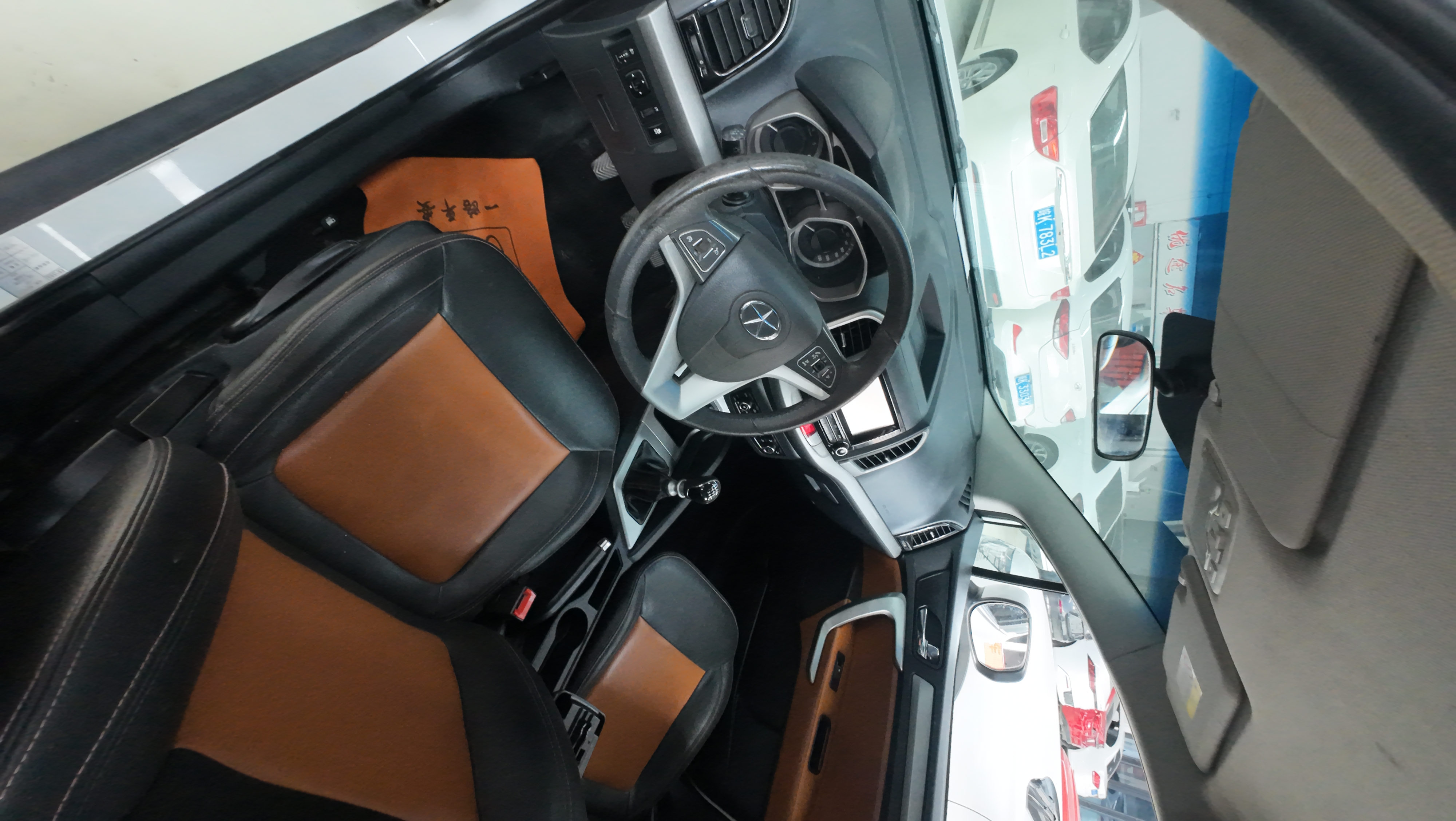 Vehicle photo 4/6