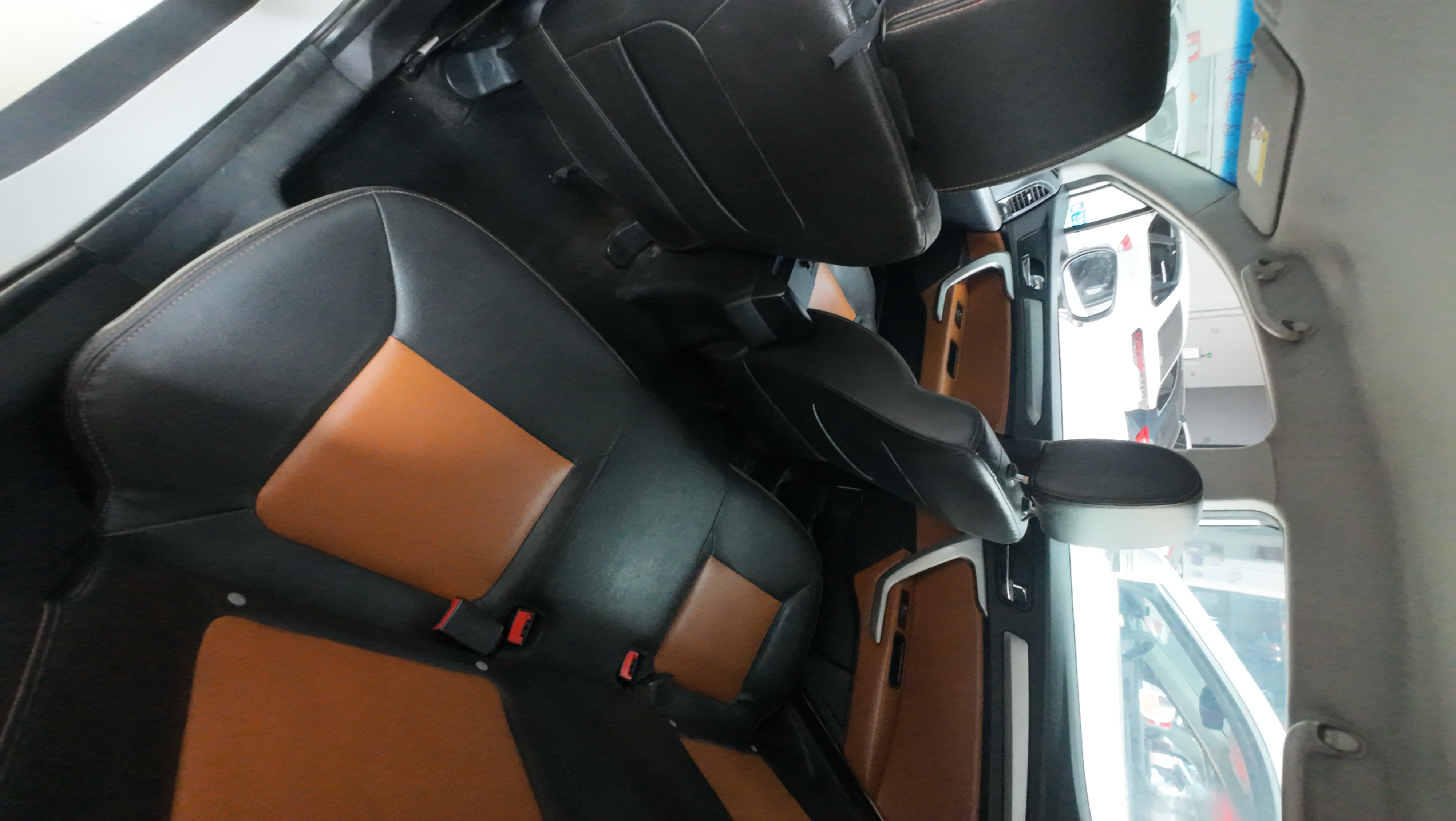 Vehicle photo 5/6
