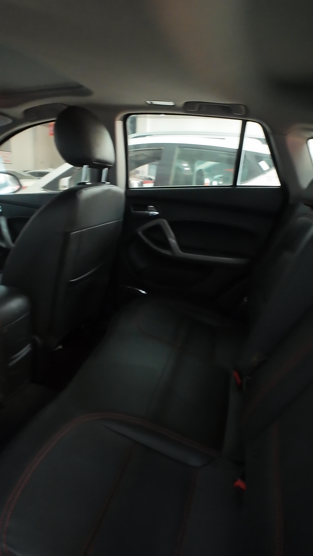 Vehicle photo 6/6