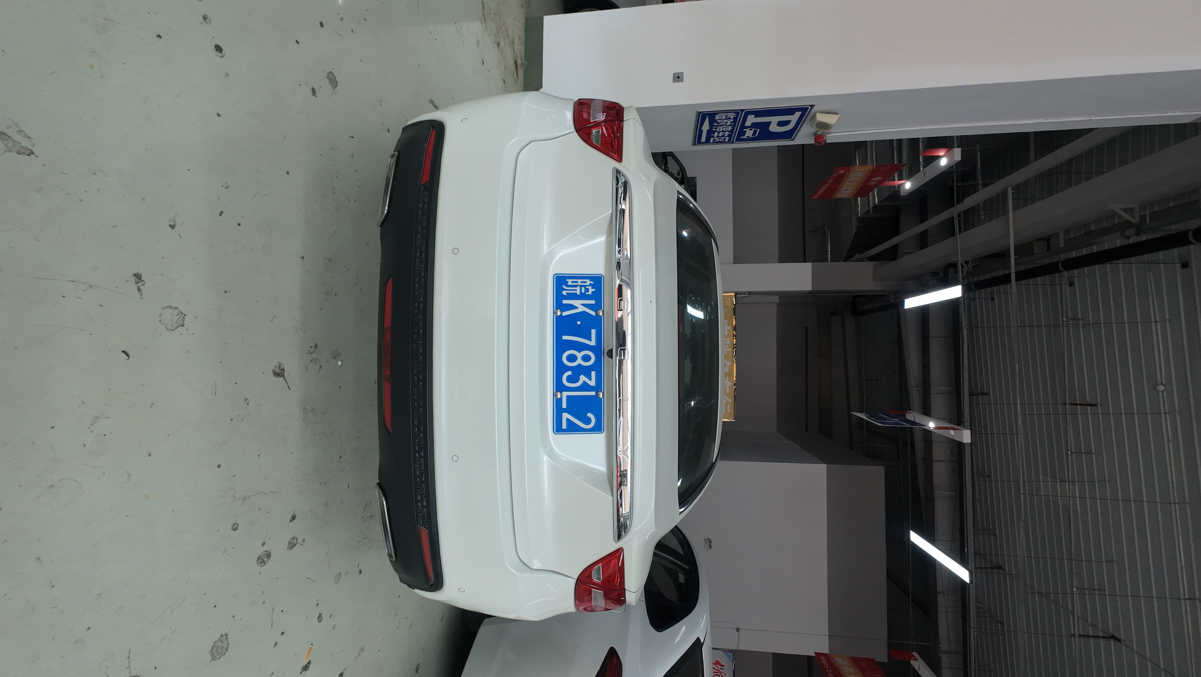Vehicle photo 3/7