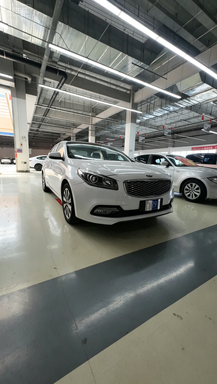 Vehicle photo 2/7