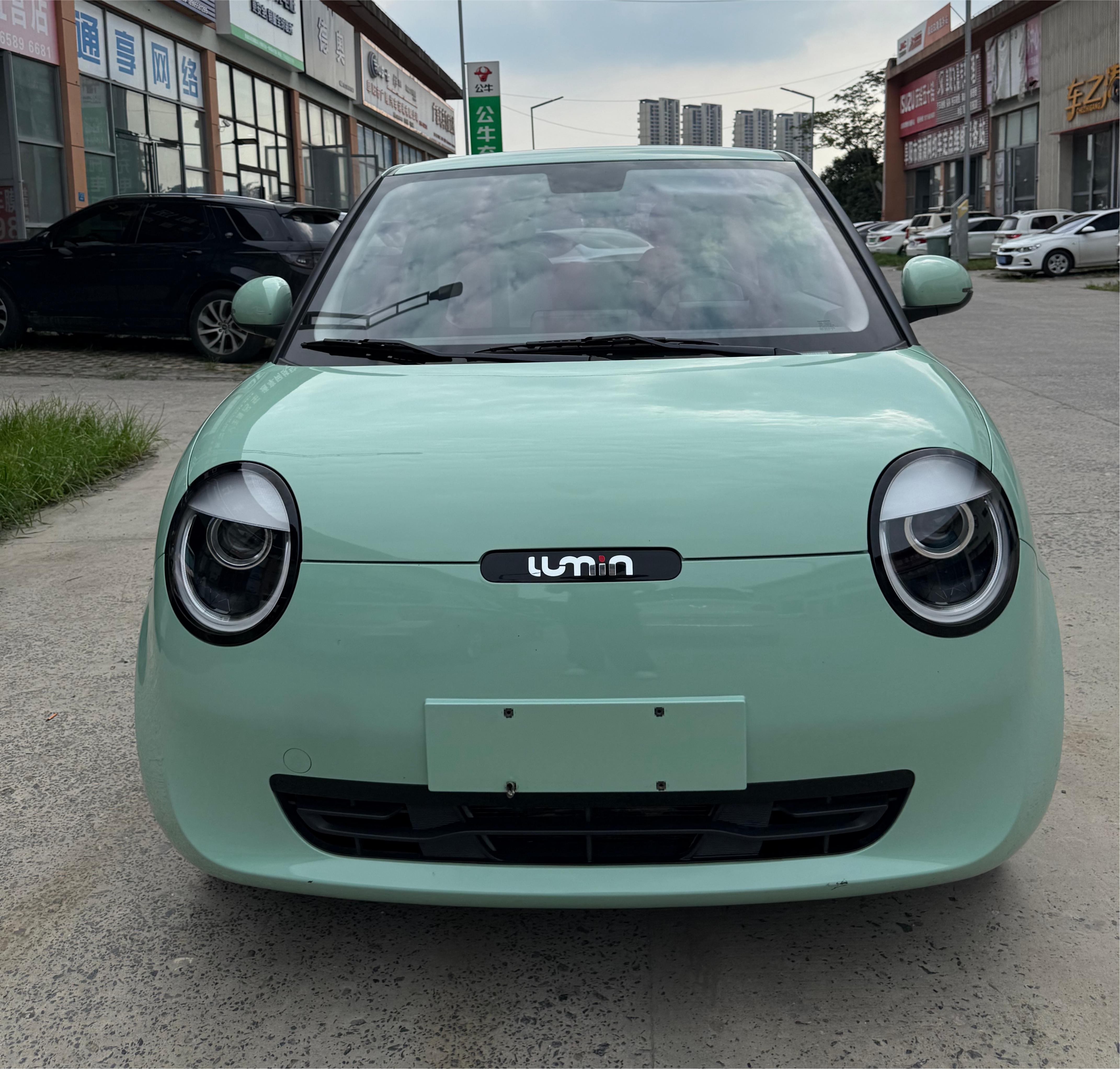 Vehicle photo 1/7