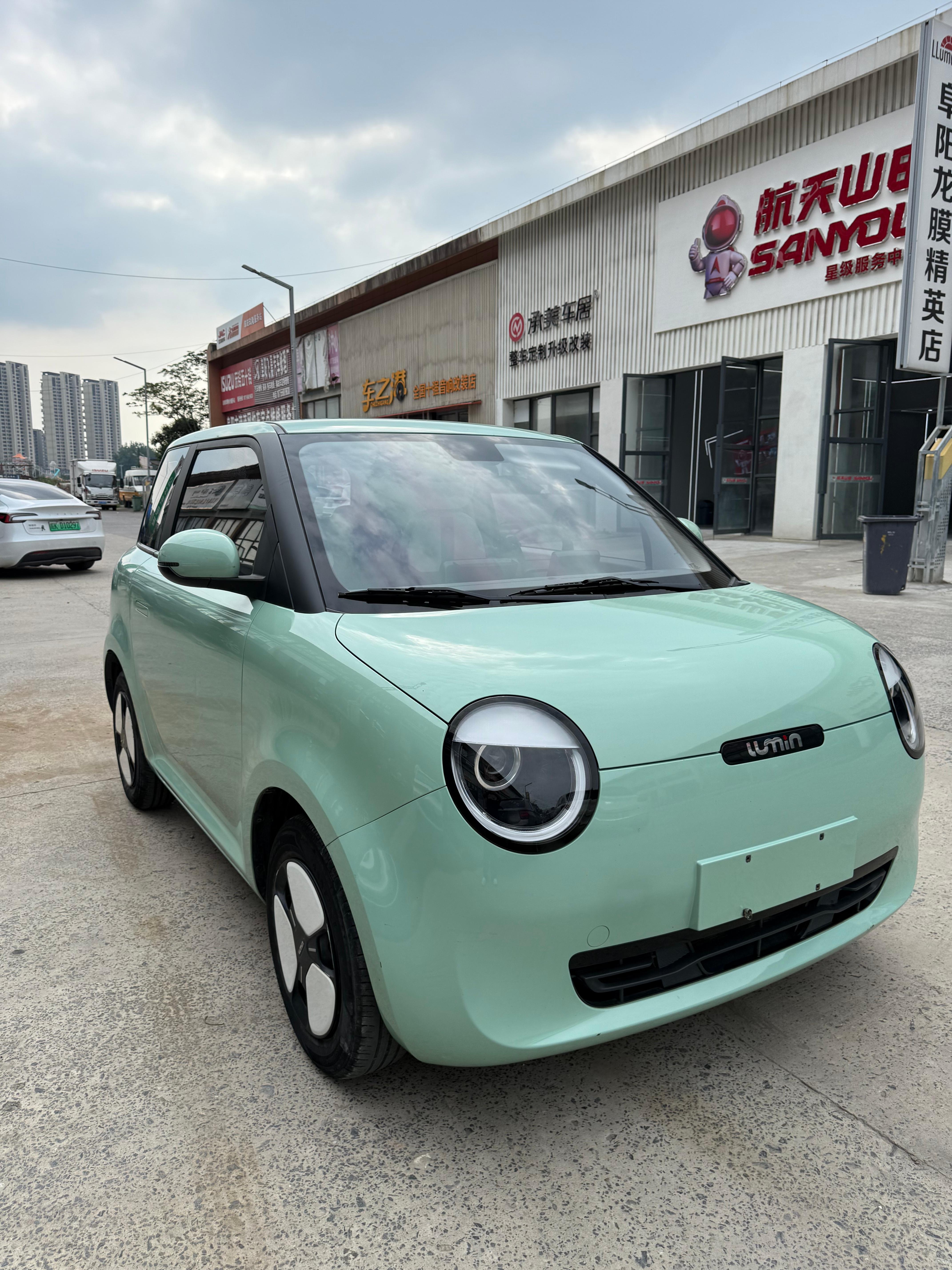 Vehicle photo 3/7