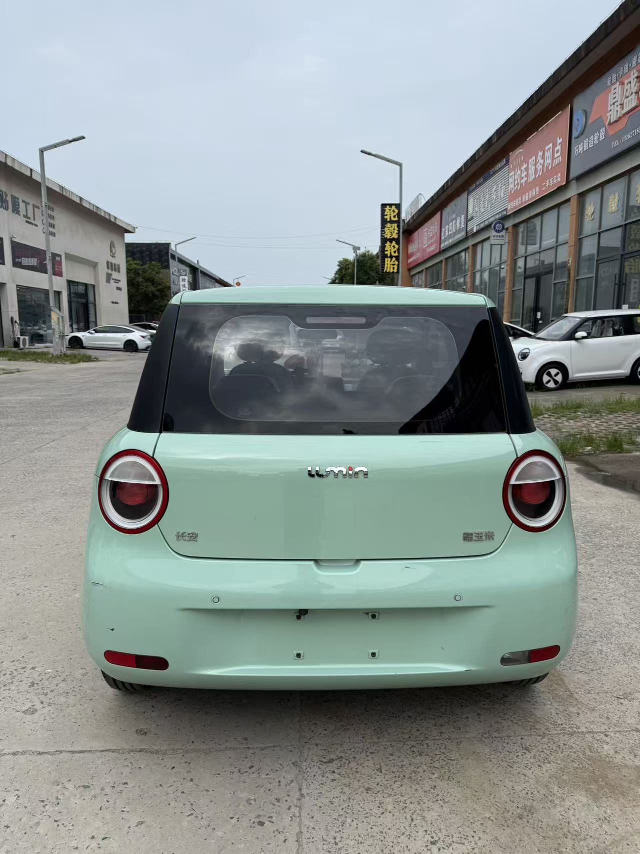 Vehicle photo 4/7
