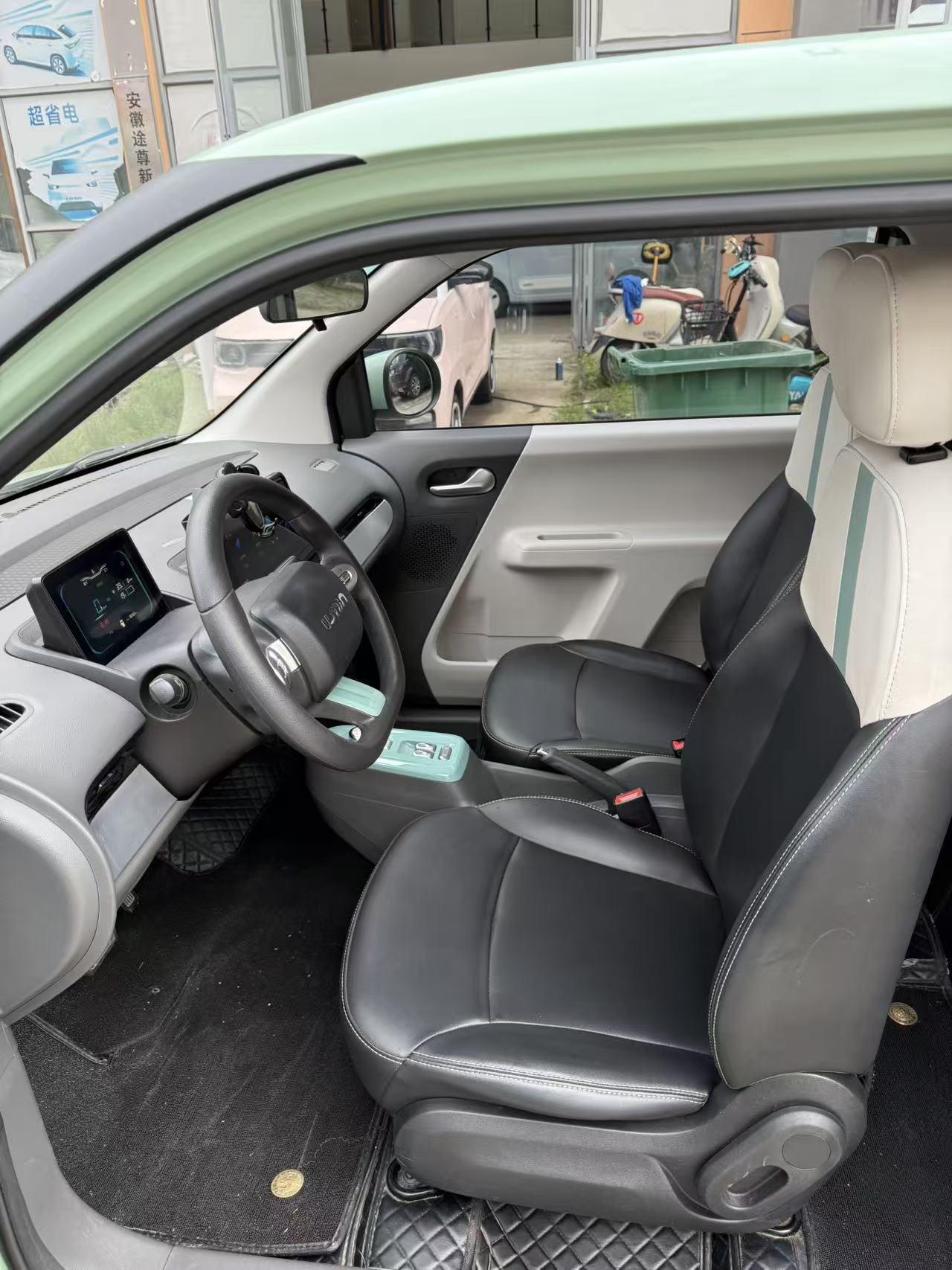 Vehicle photo 5/7