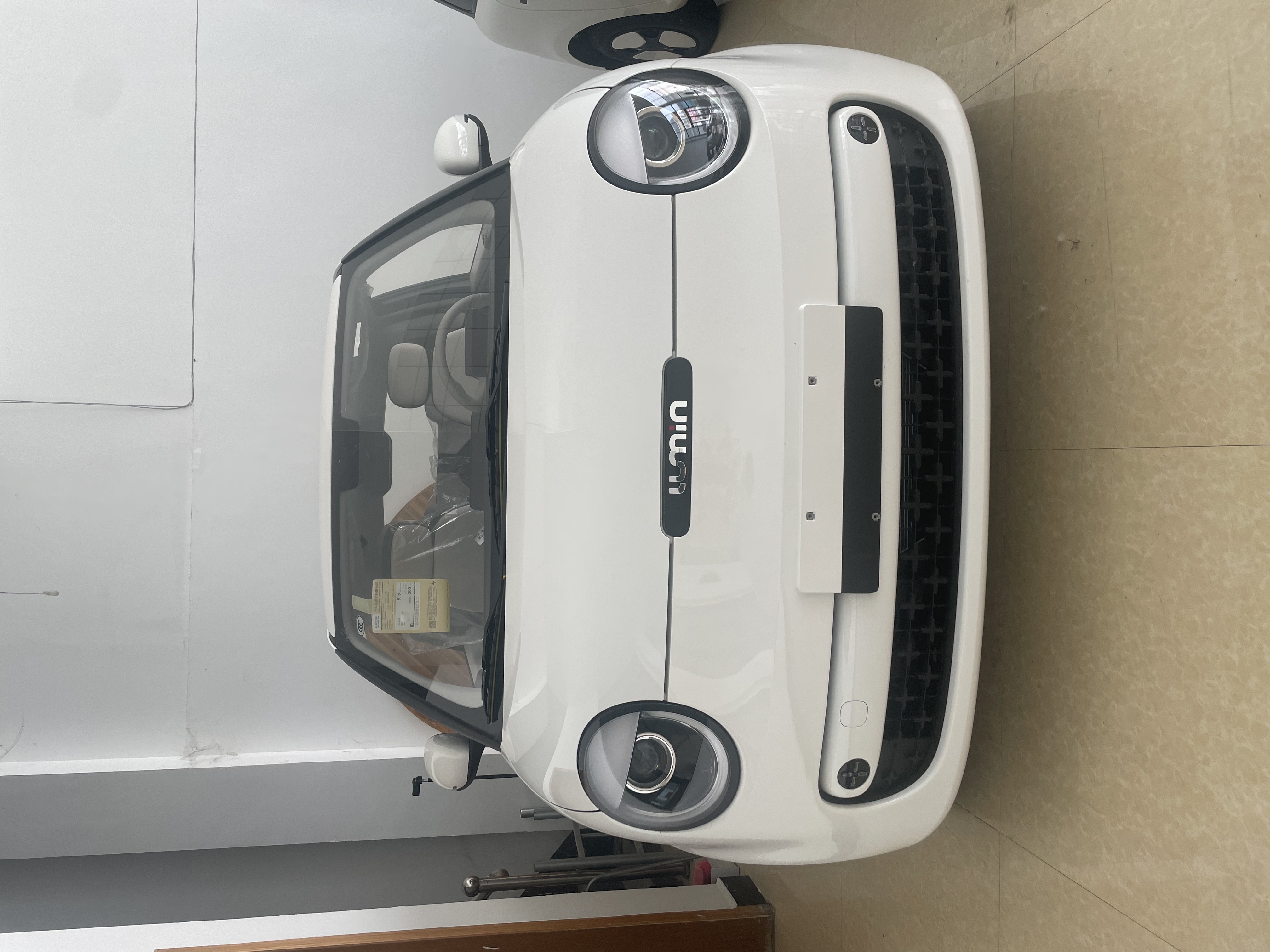 Vehicle photo 1/8