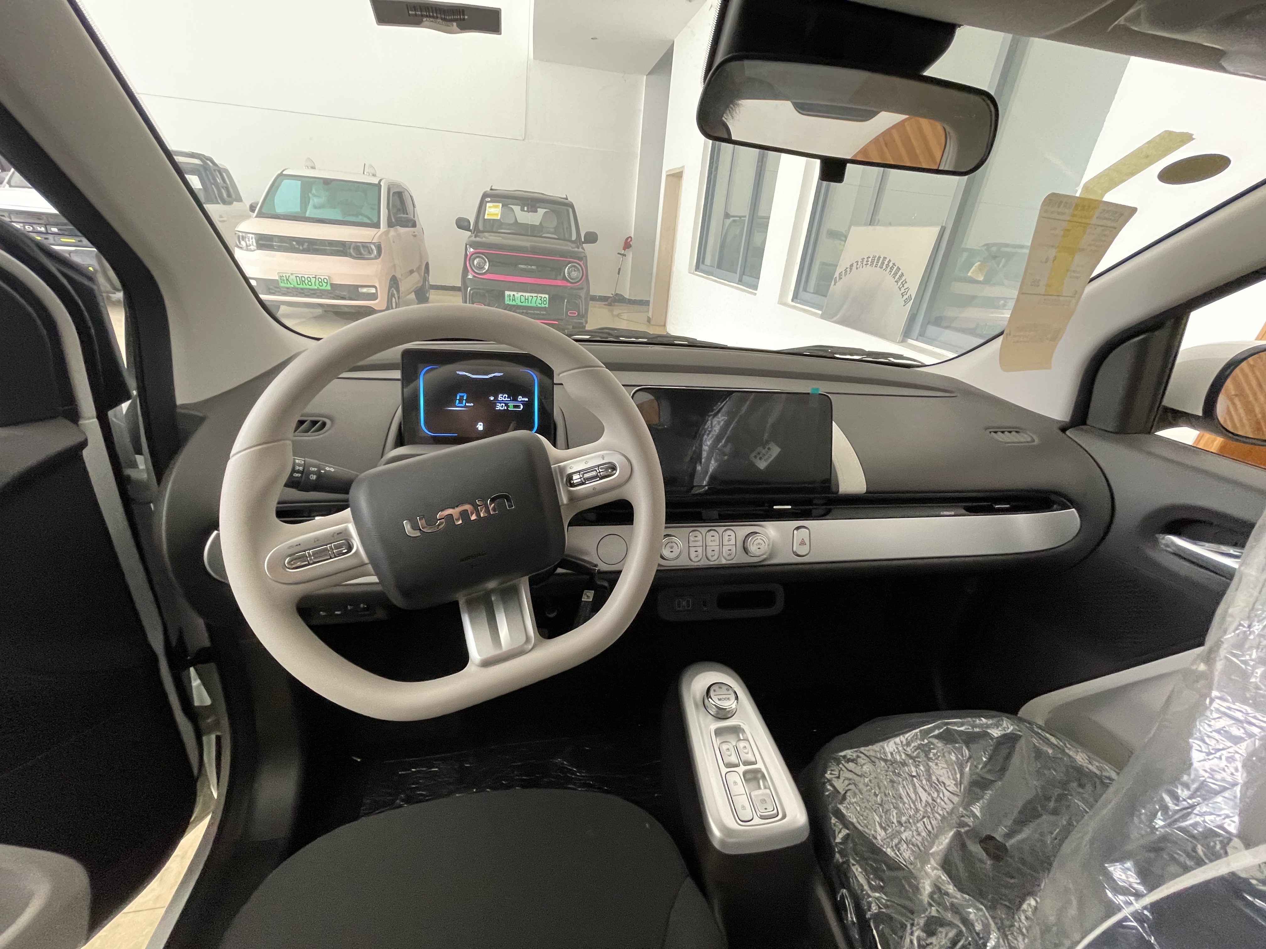 Vehicle photo 4/8