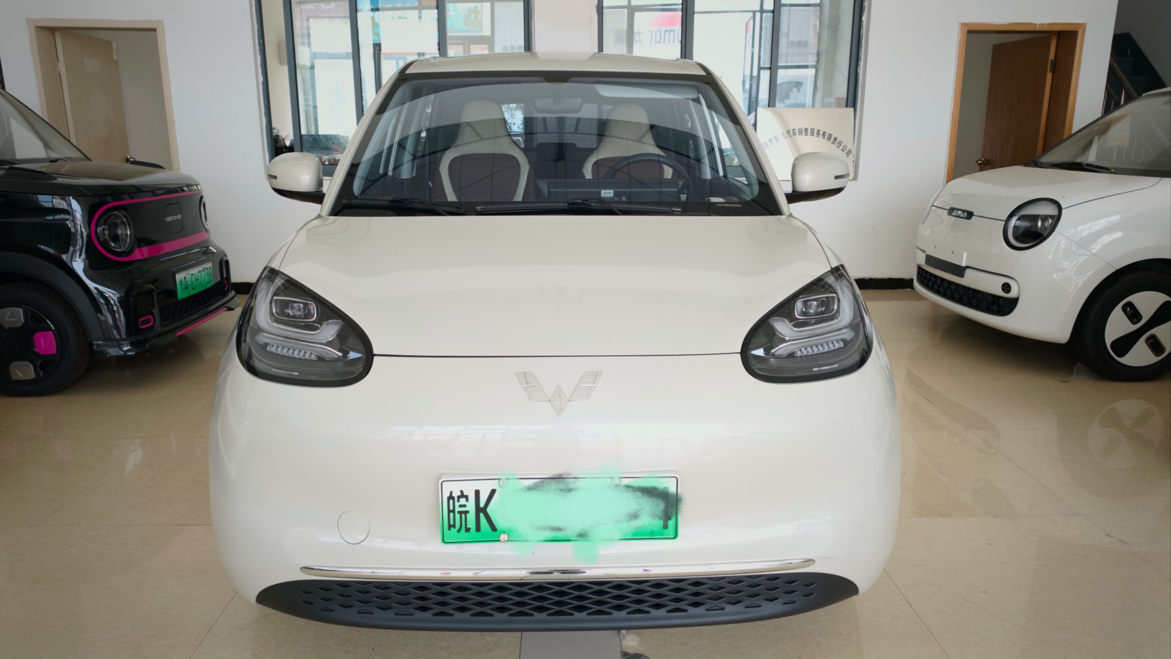Vehicle photo 1/8