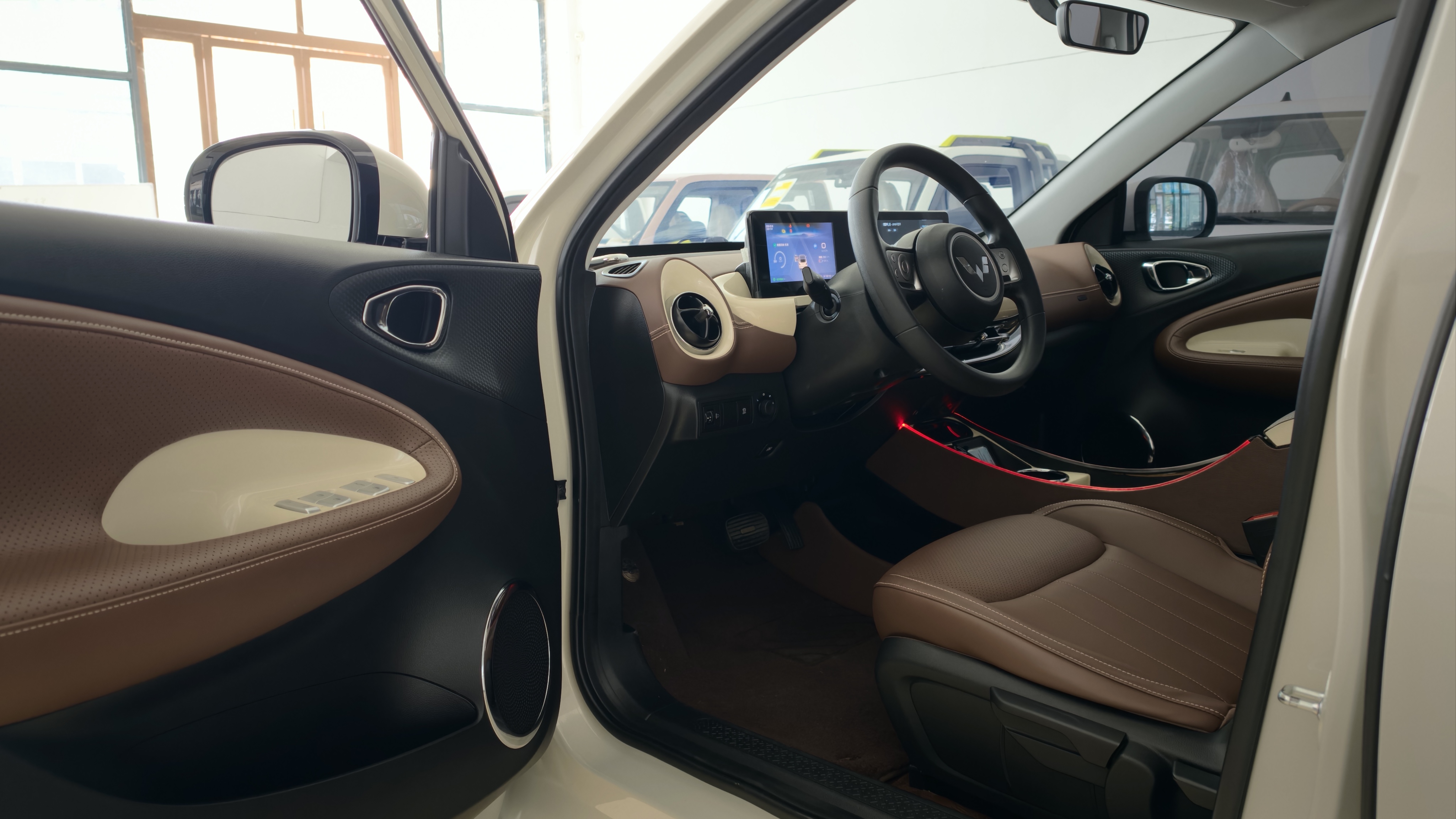 Vehicle photo 4/8