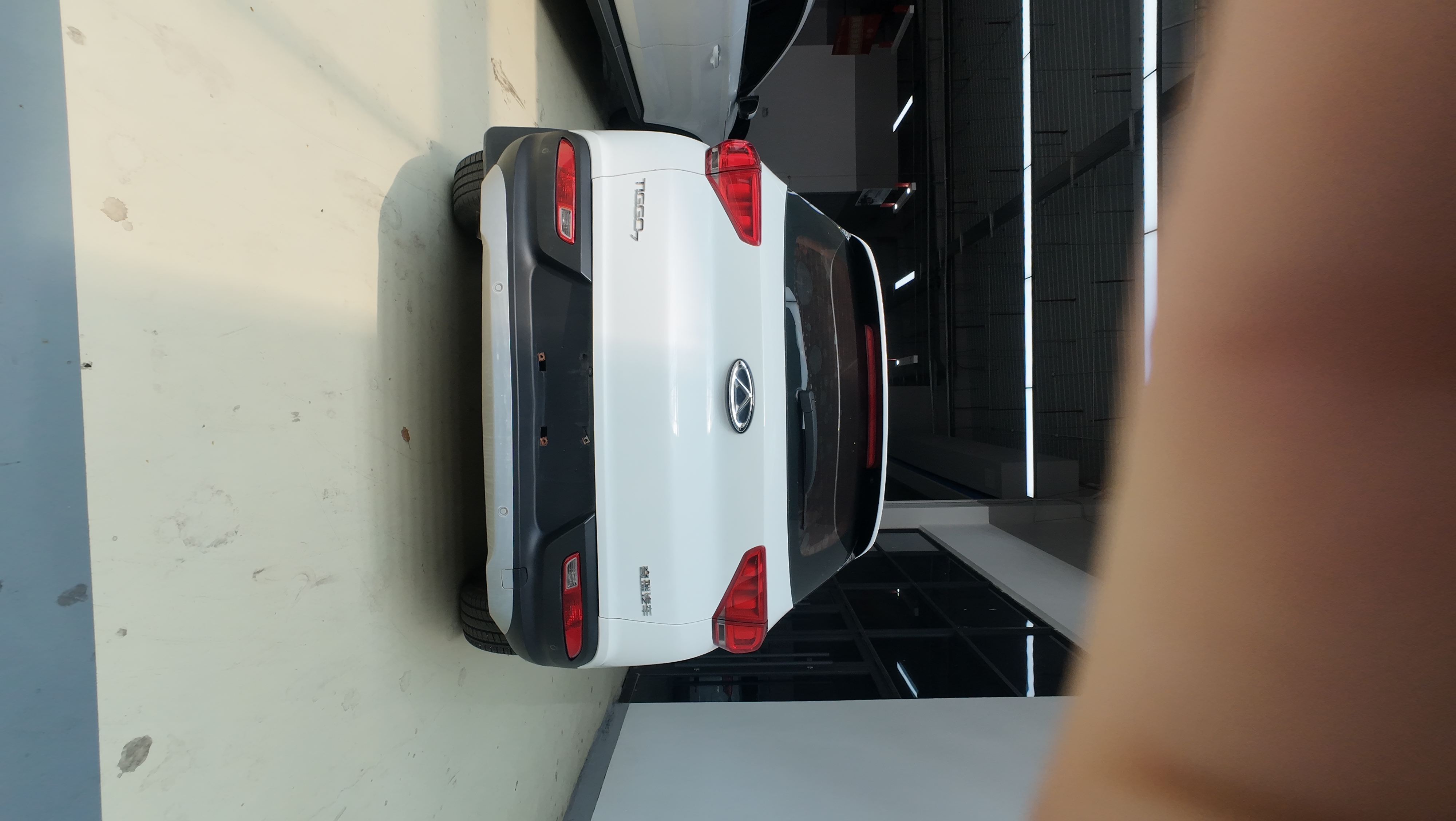 Vehicle photo 3/7