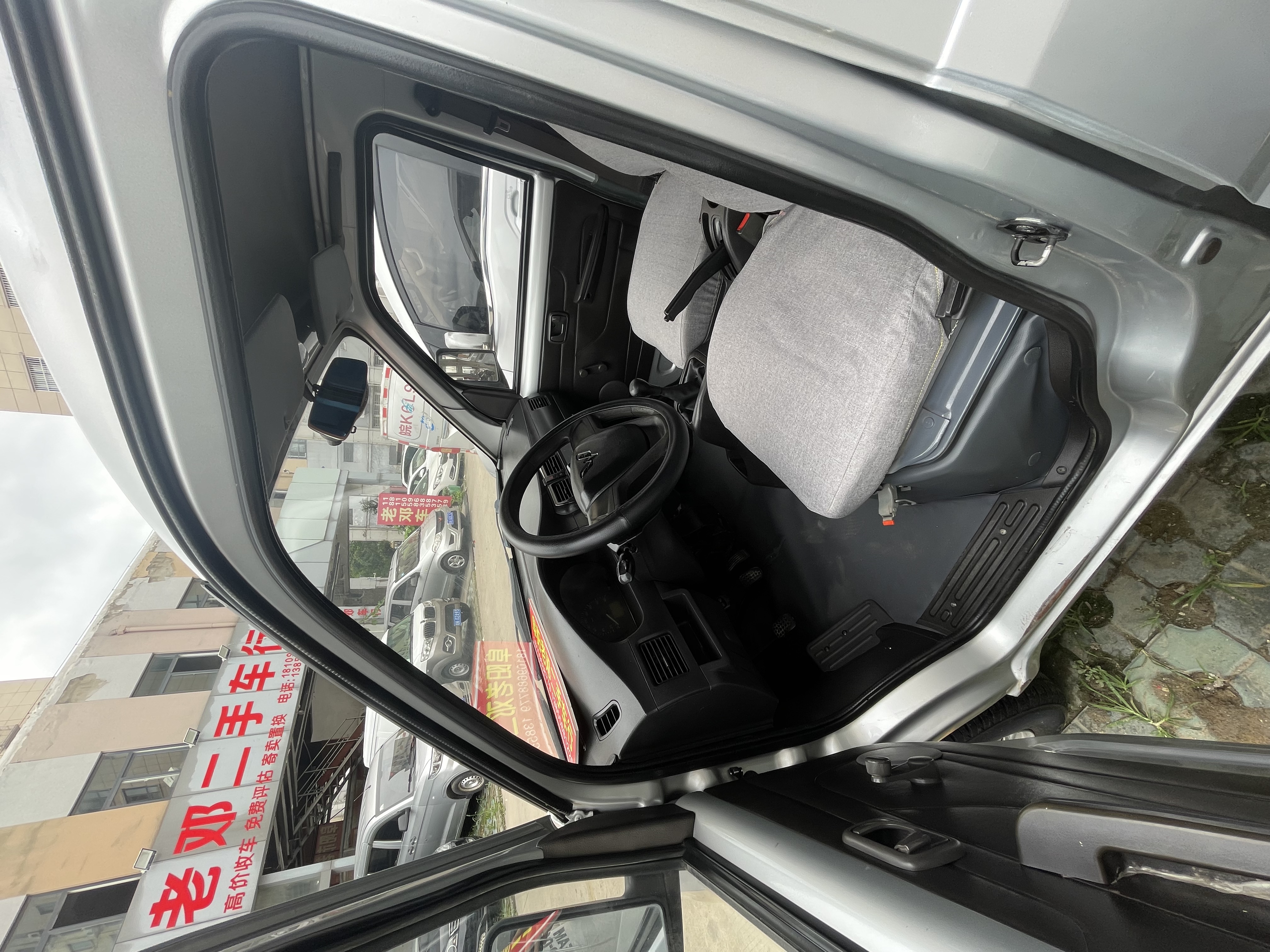 Vehicle photo 4/7