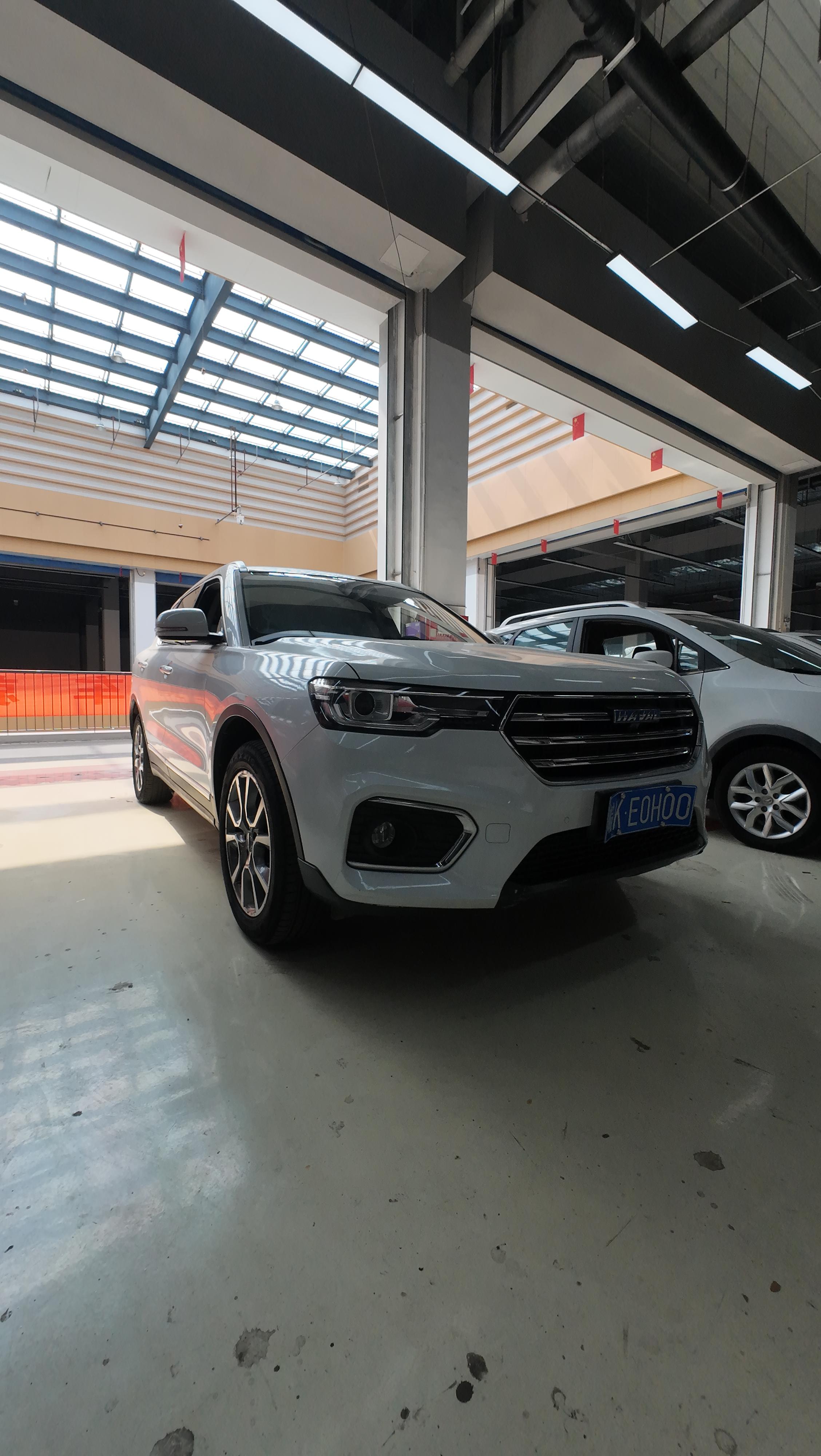 Vehicle photo 2/7