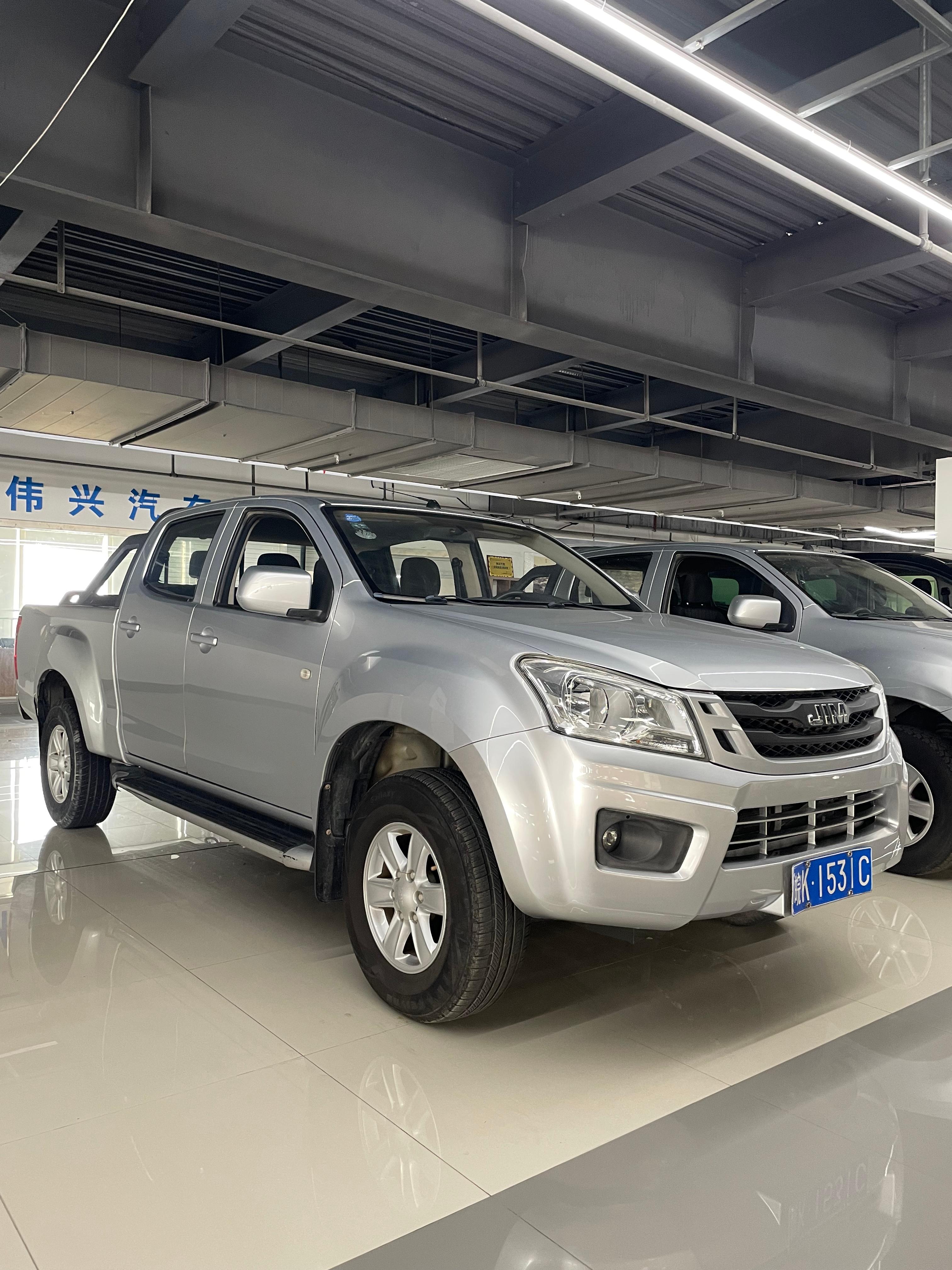 Vehicle photo 2/8