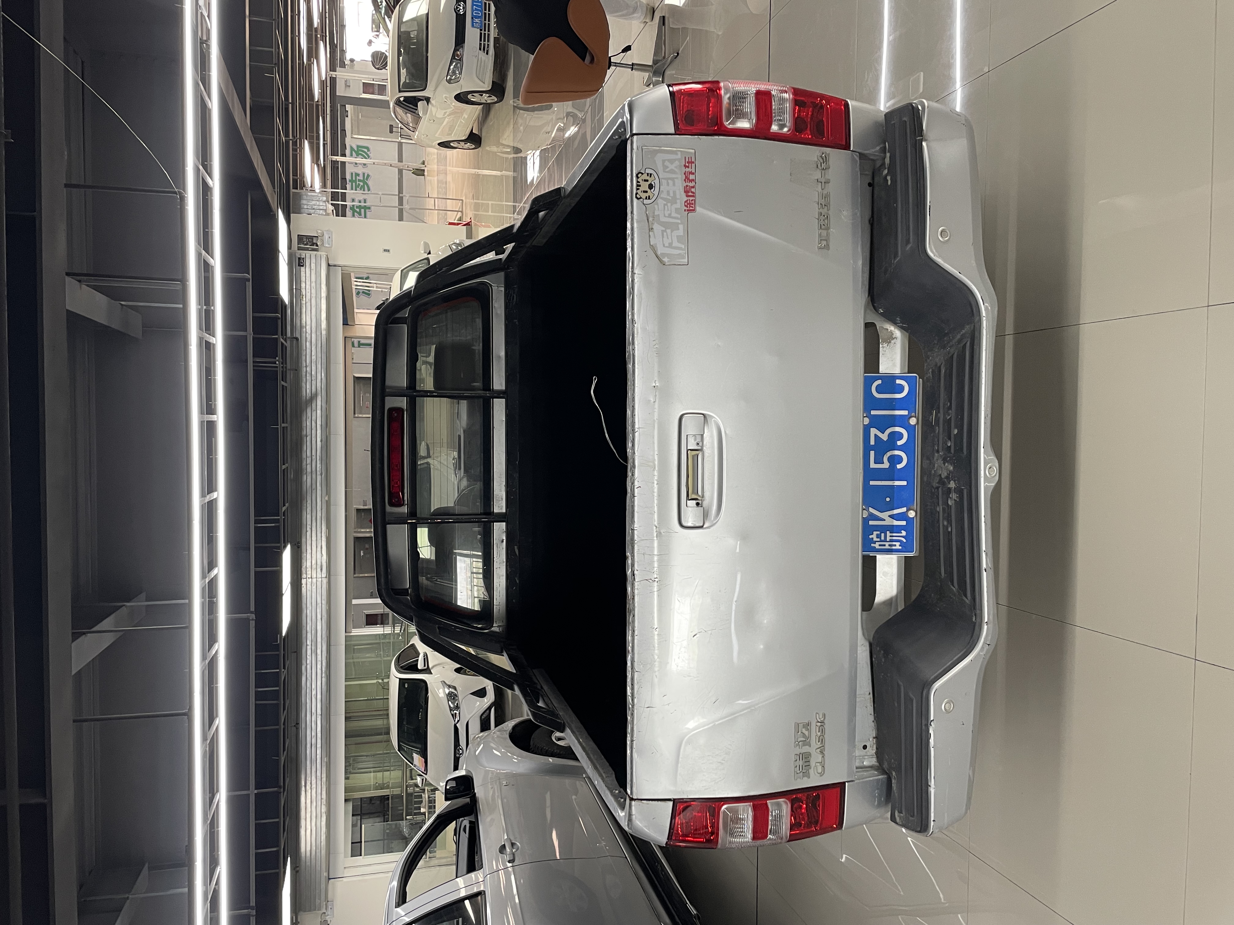 Vehicle photo 3/8