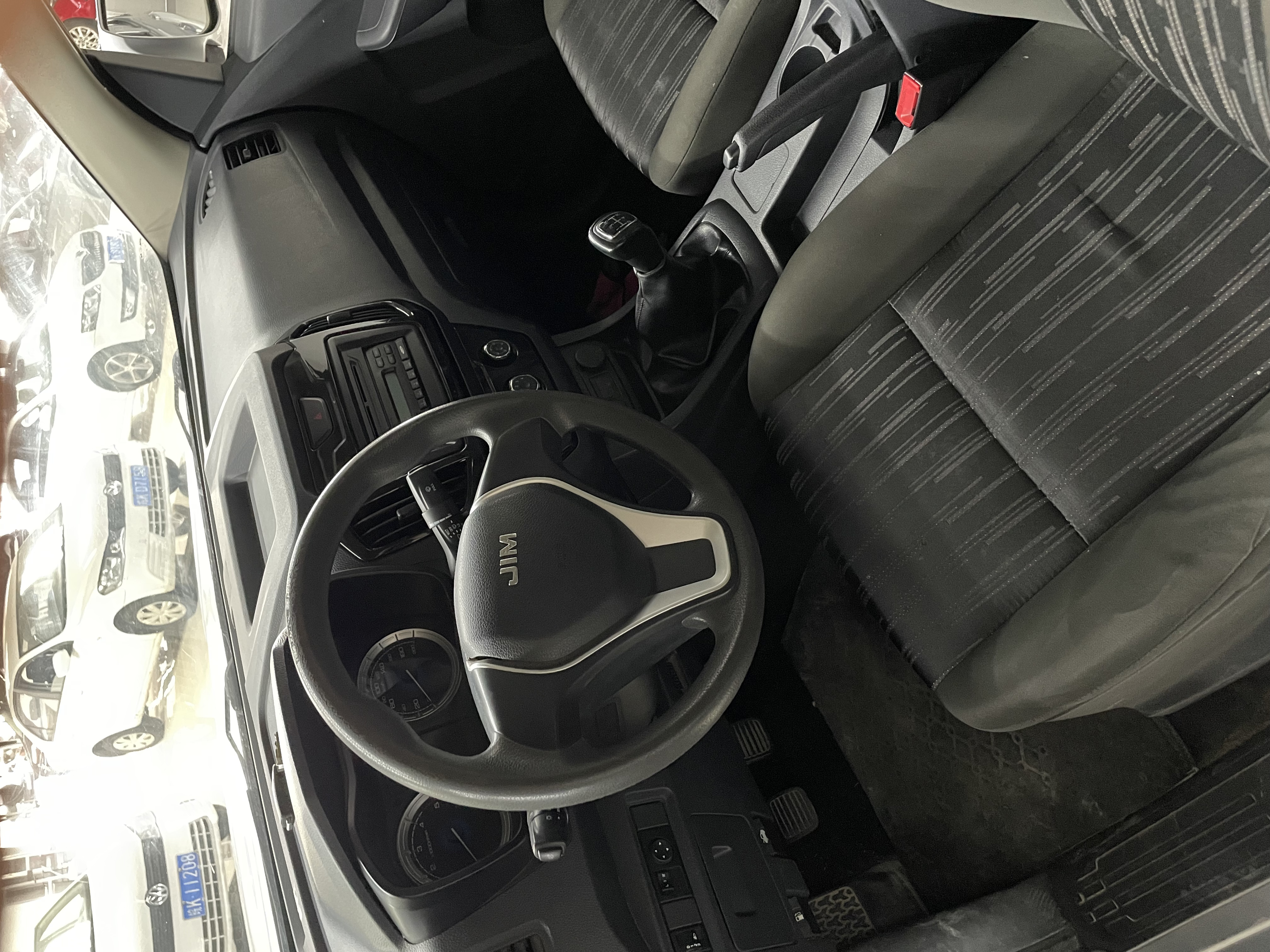 Vehicle photo 5/8