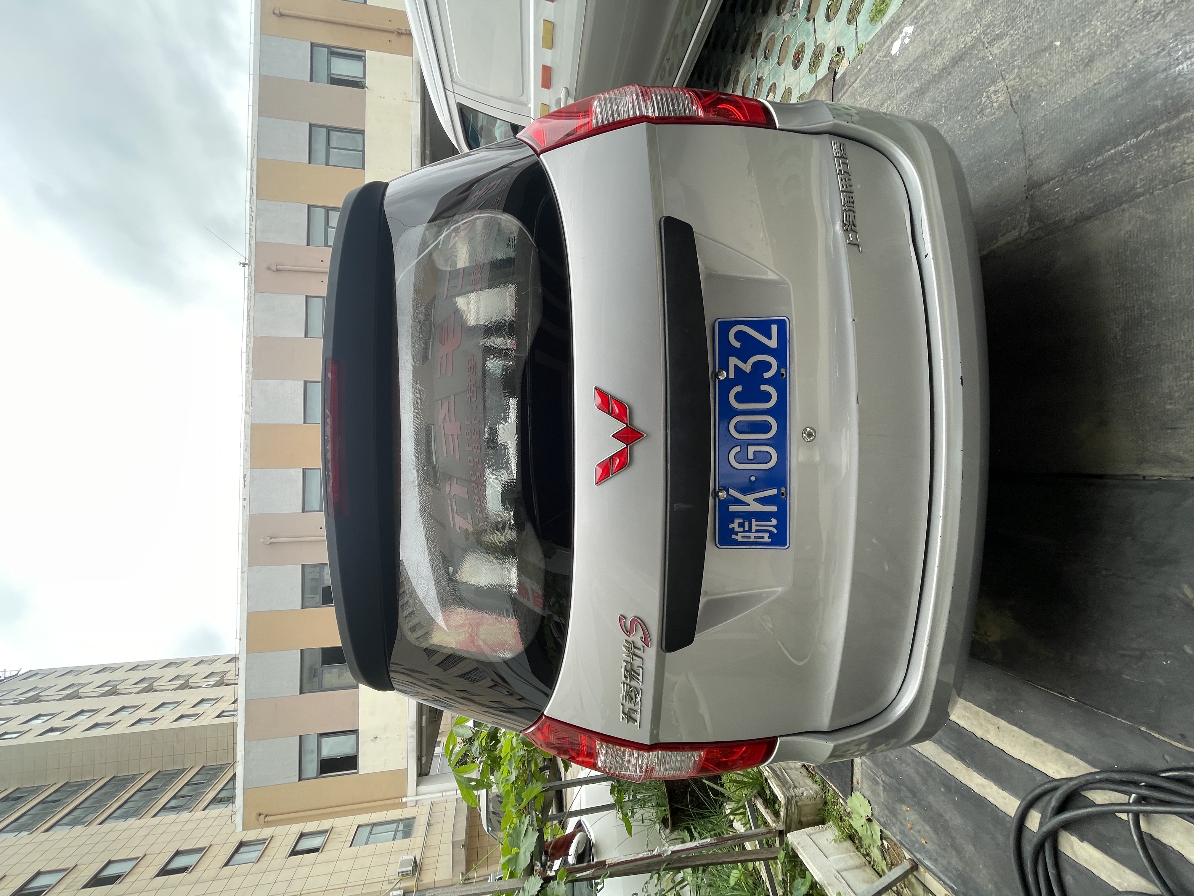 Vehicle photo 3/8