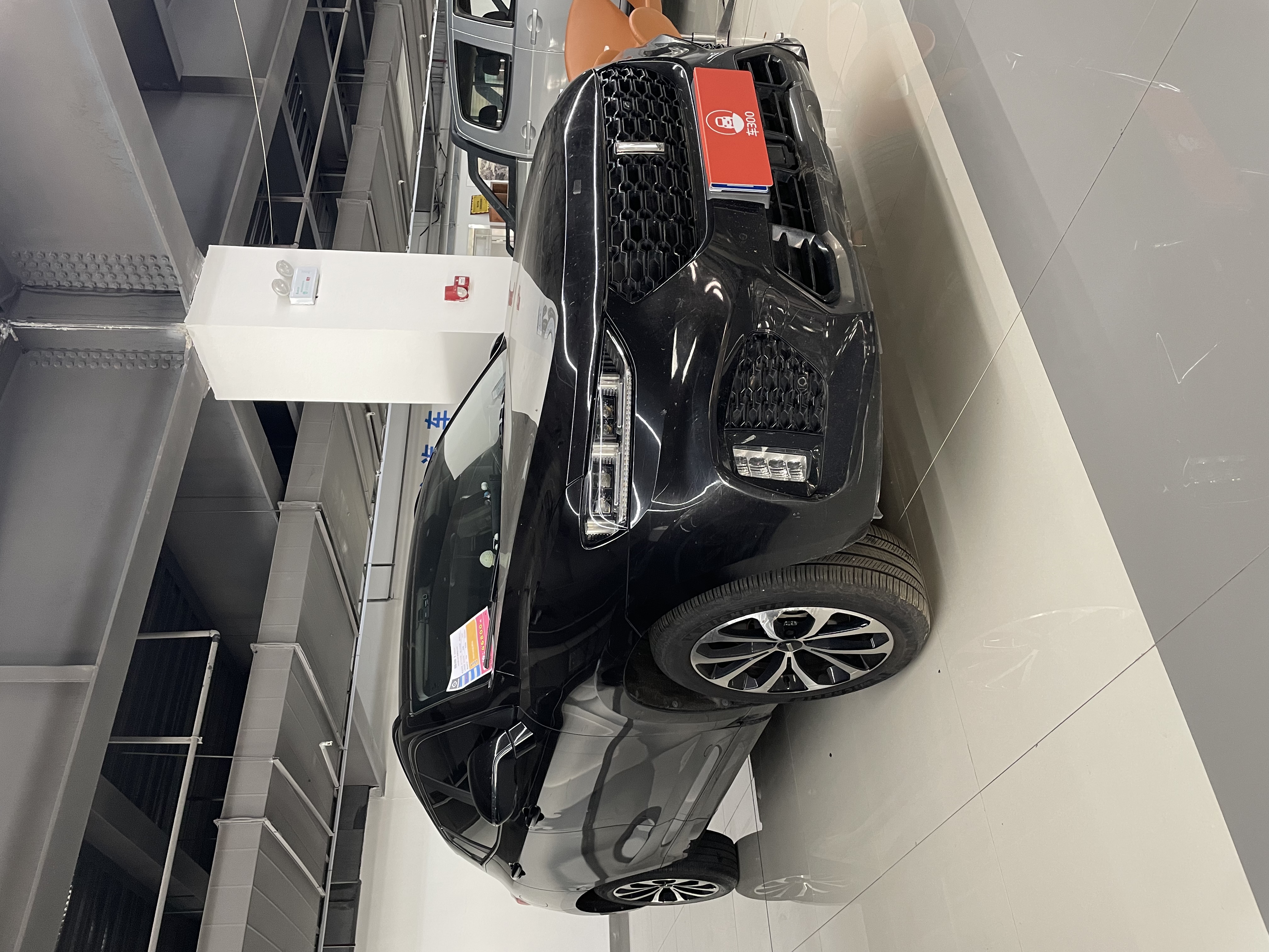 Vehicle photo 2/7