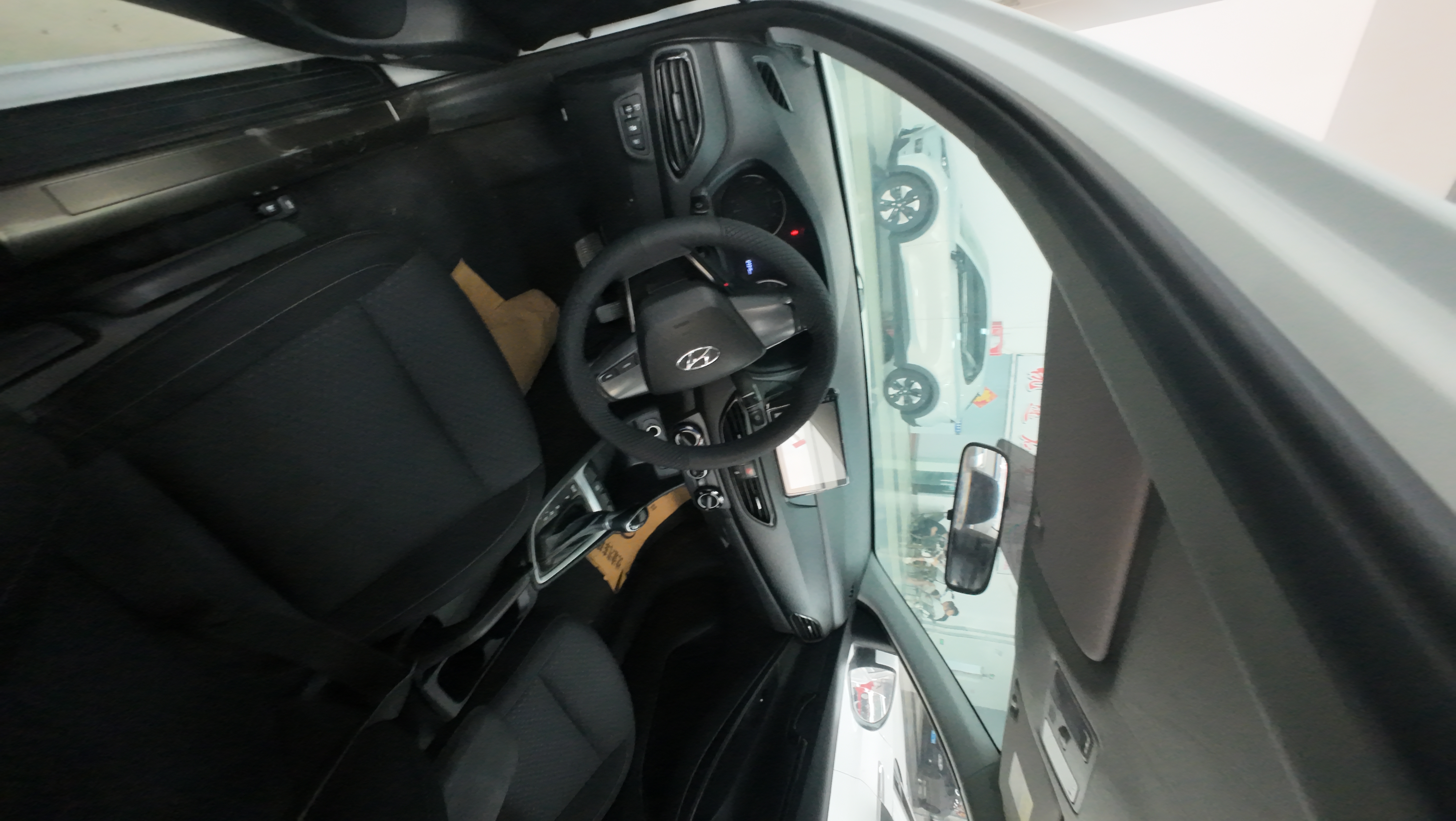 Vehicle photo 4/7