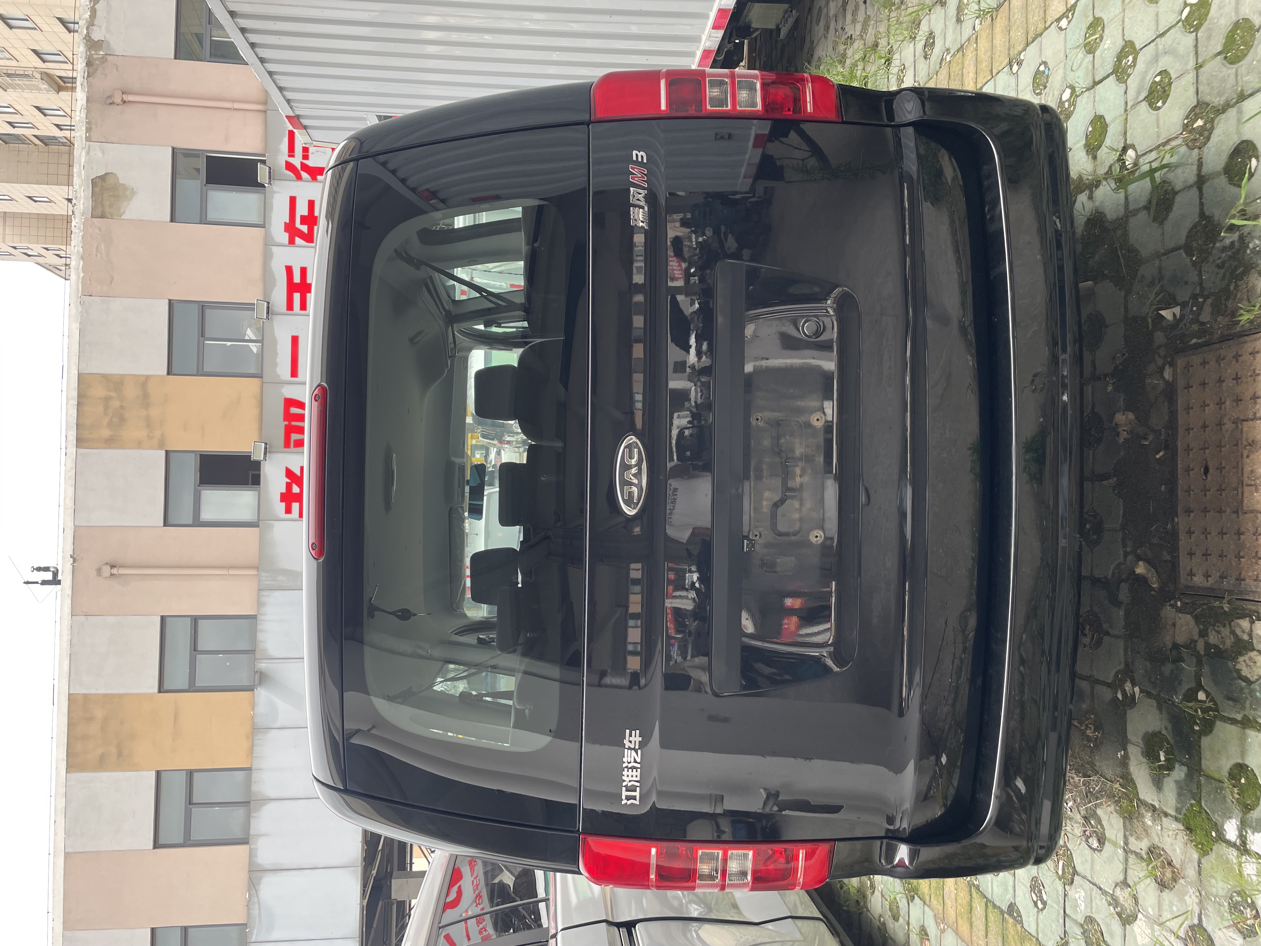 Vehicle photo 3/8