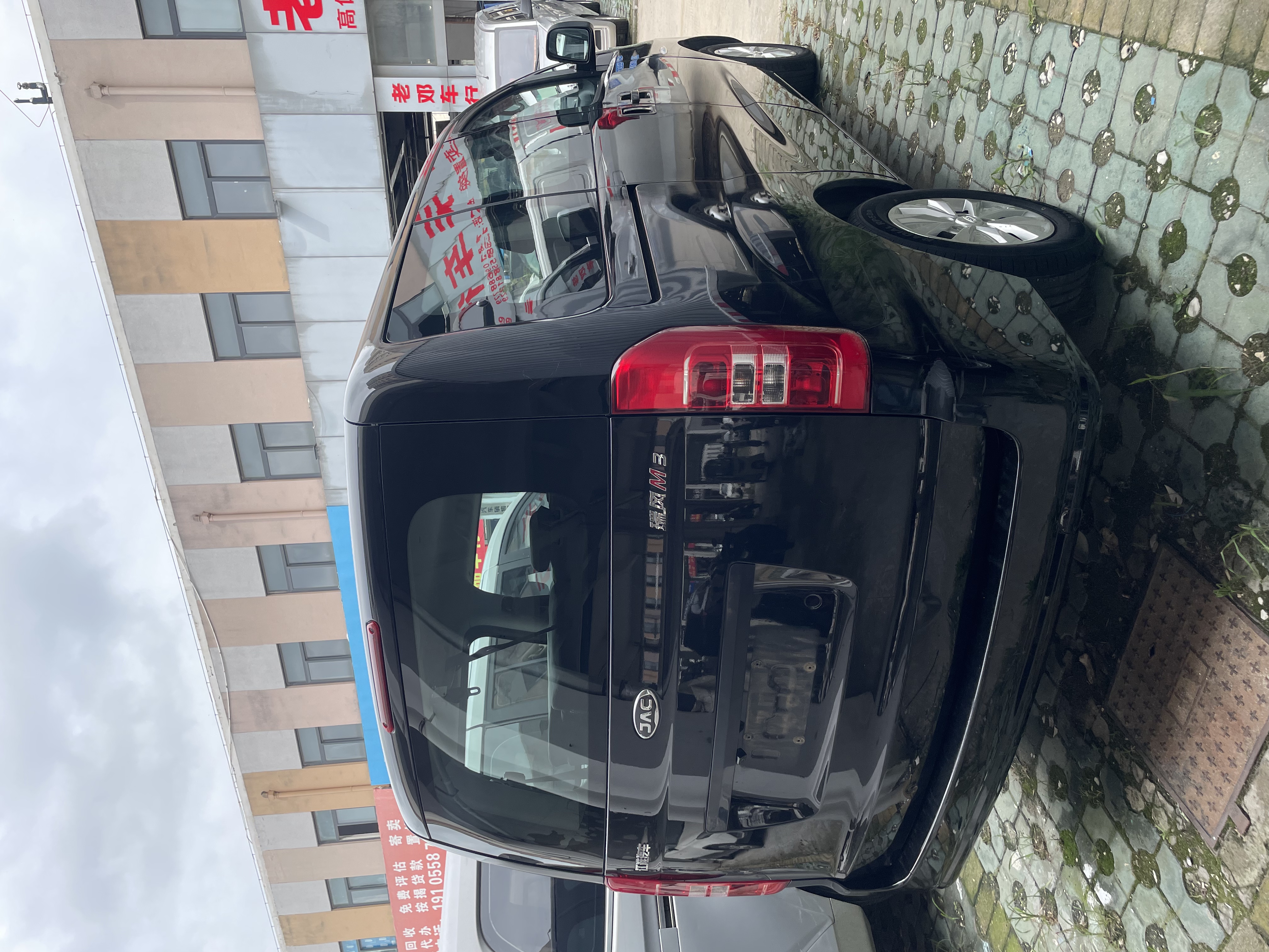 Vehicle photo 4/8