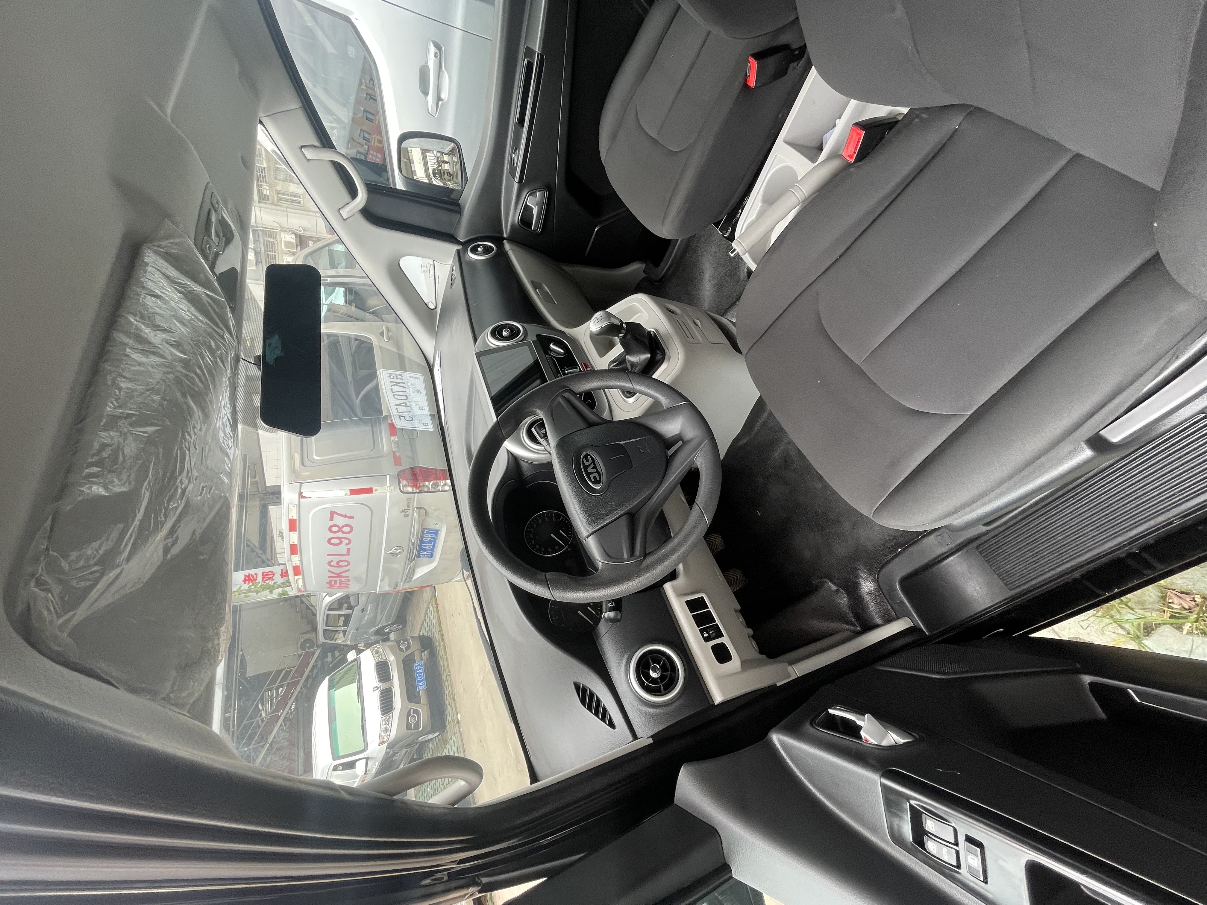 Vehicle photo 5/8