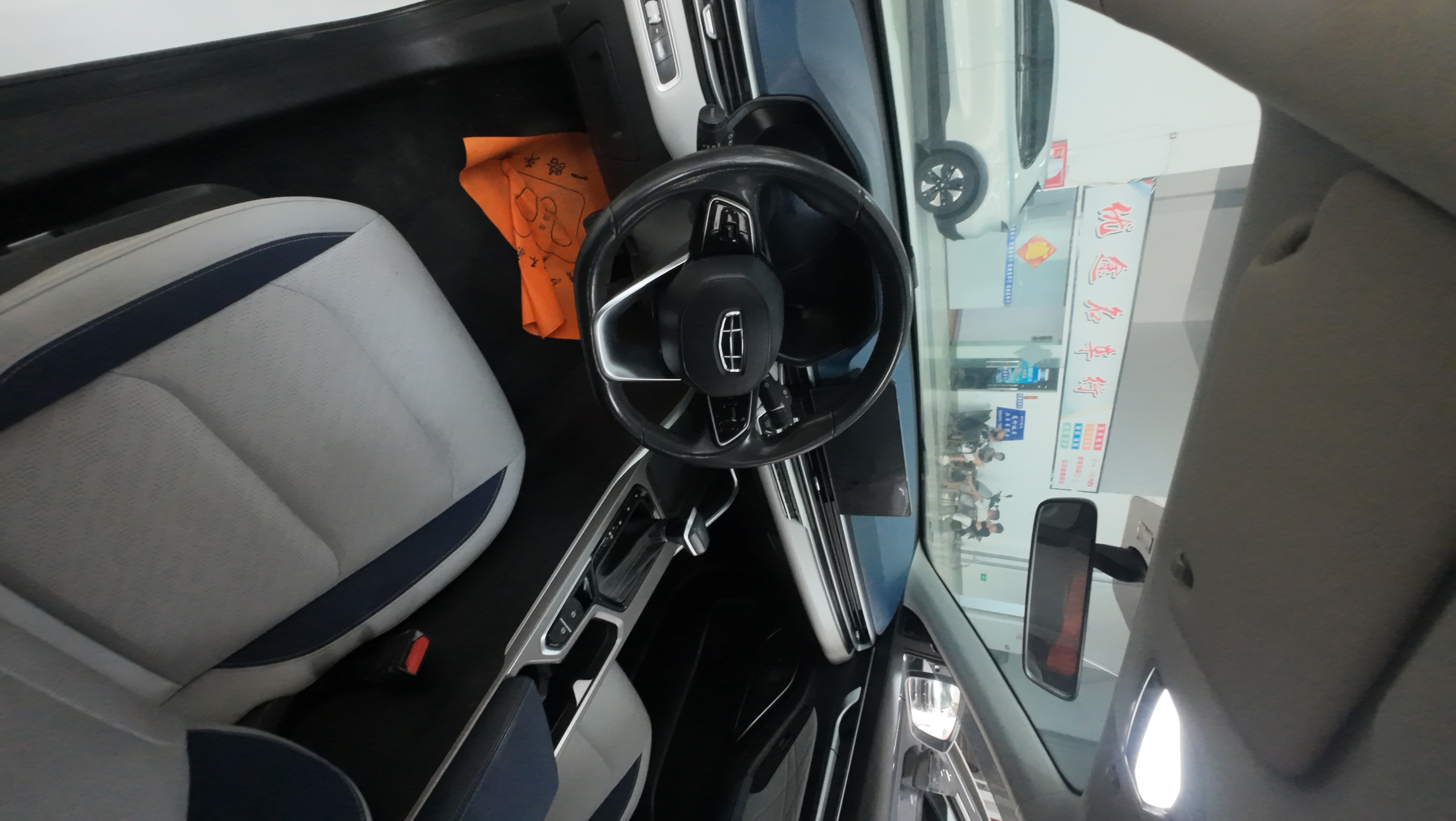 Vehicle photo 4/7
