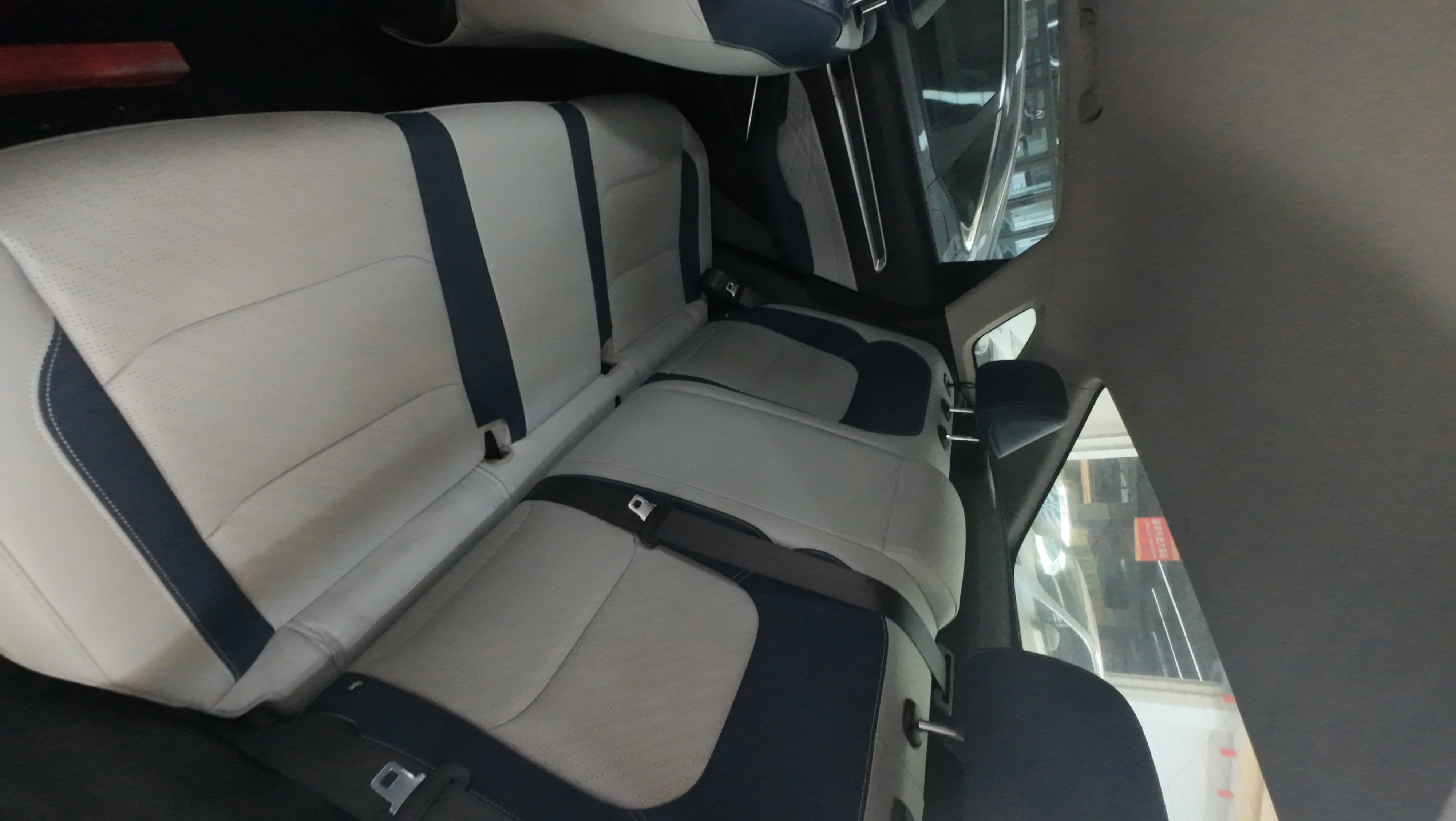 Vehicle photo 5/7