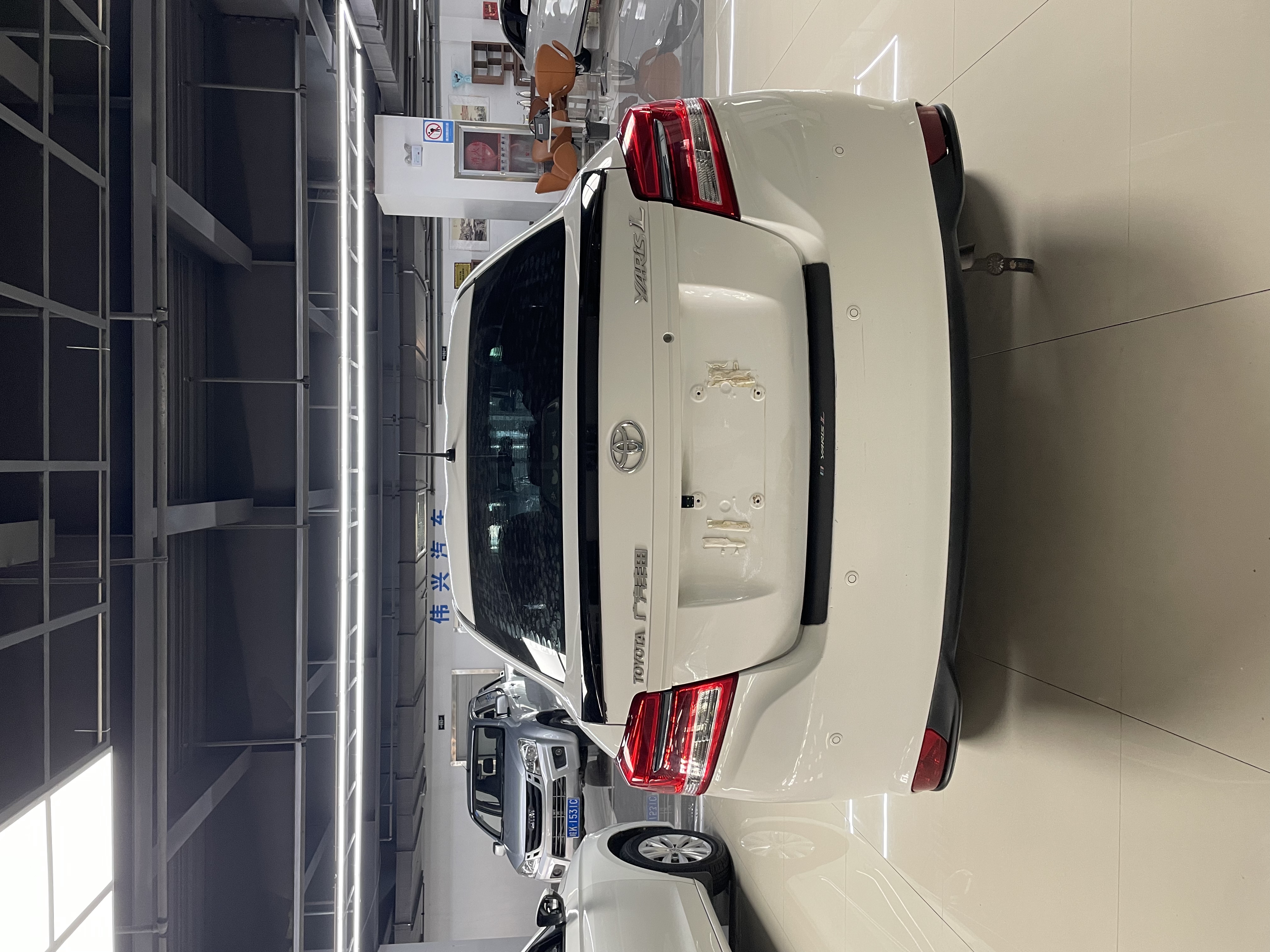 Vehicle photo 3/7
