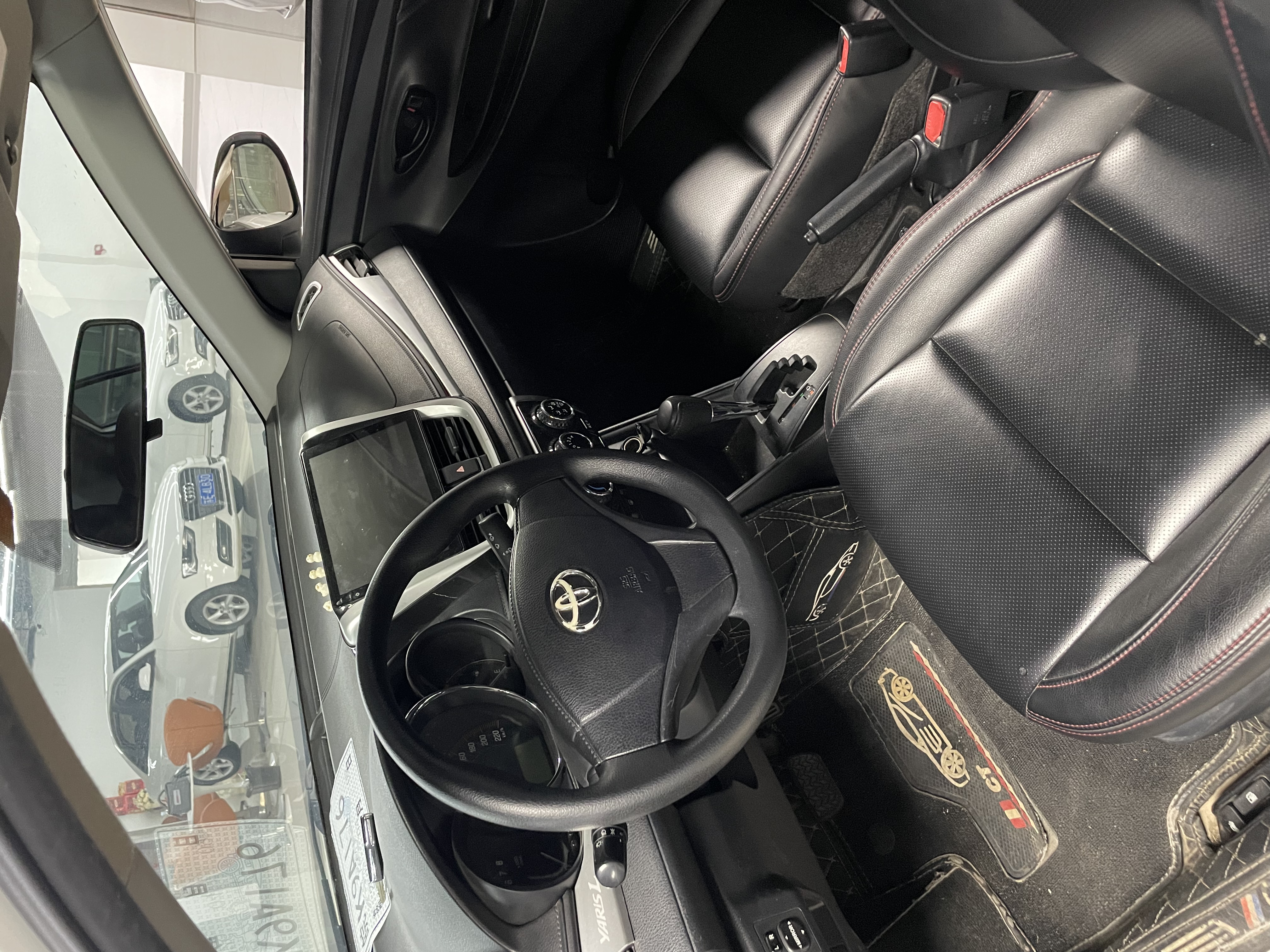 Vehicle photo 4/7