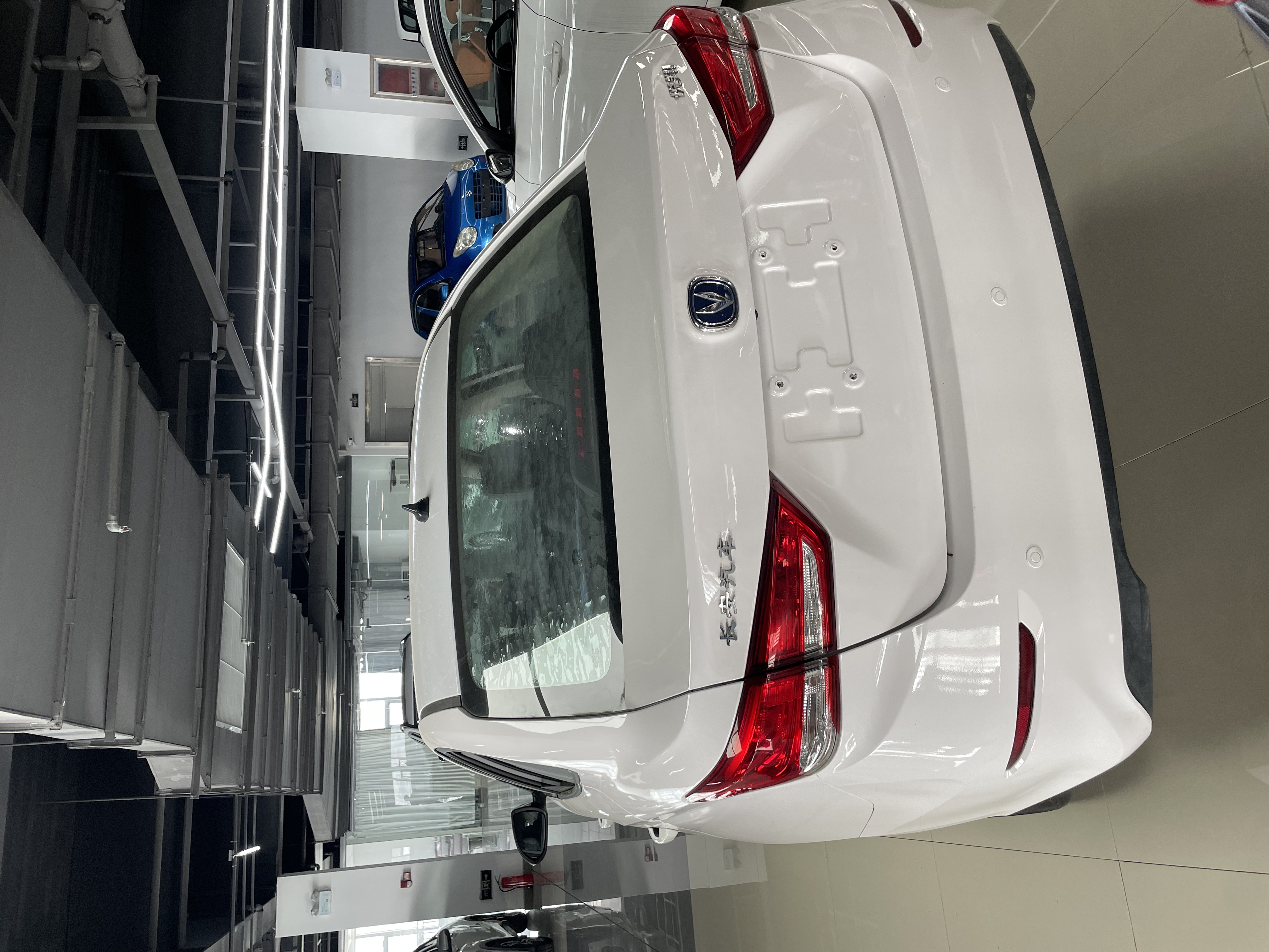 Vehicle photo 6/6