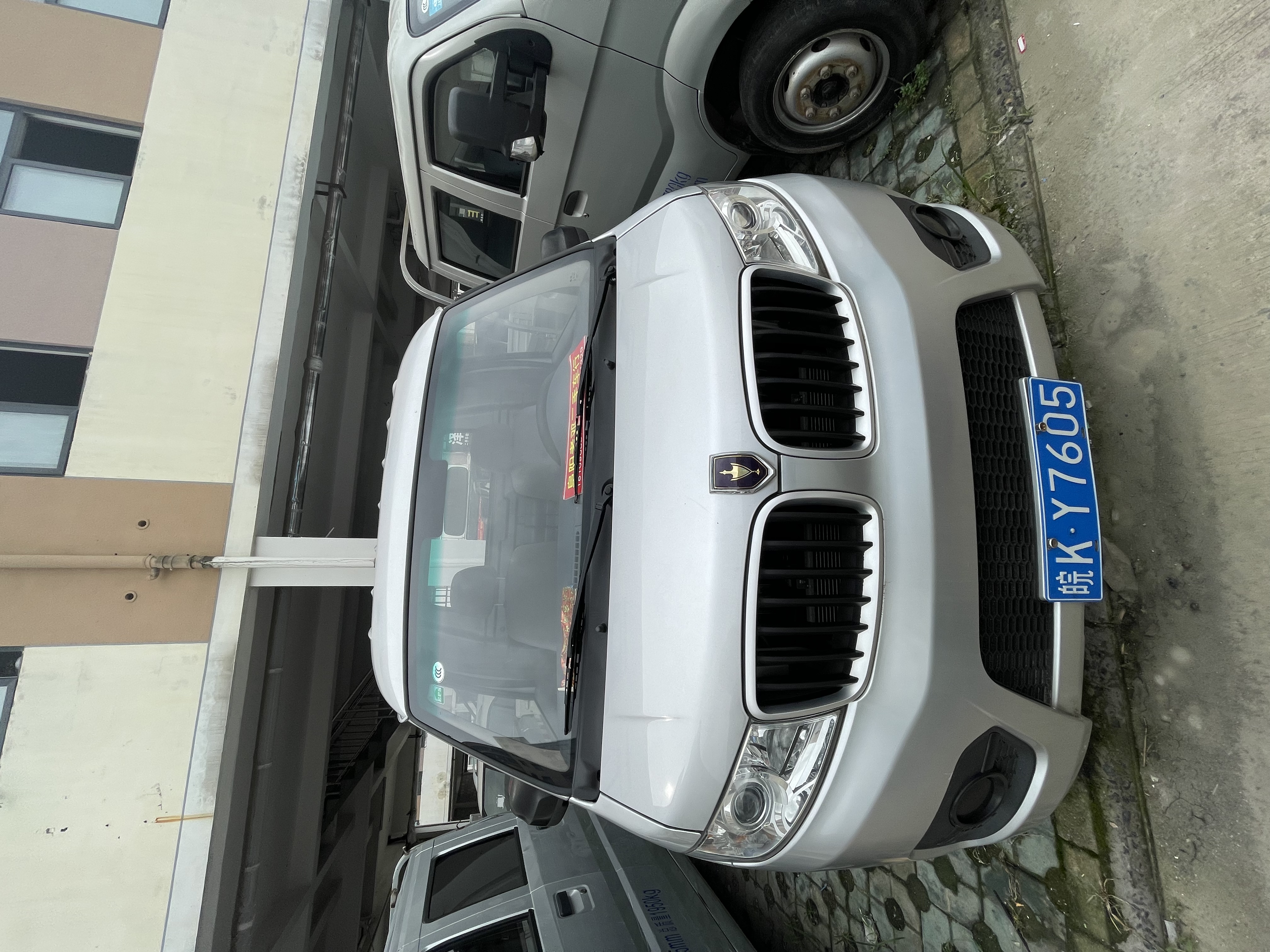 Vehicle photo 1/6