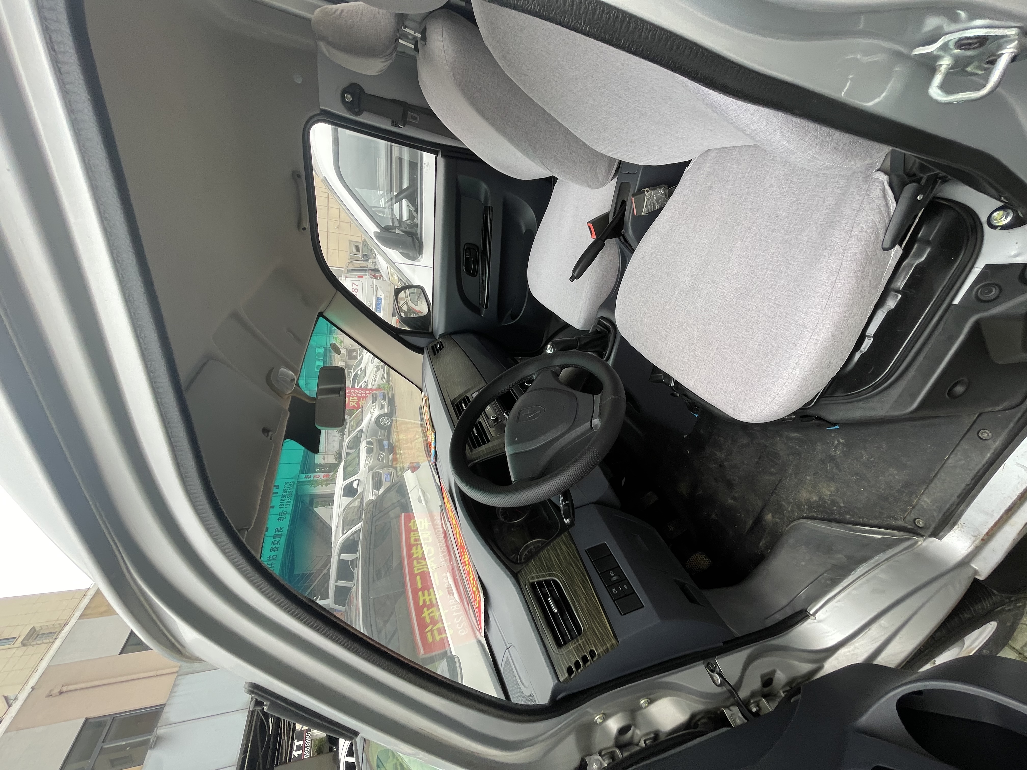 Vehicle photo 5/6