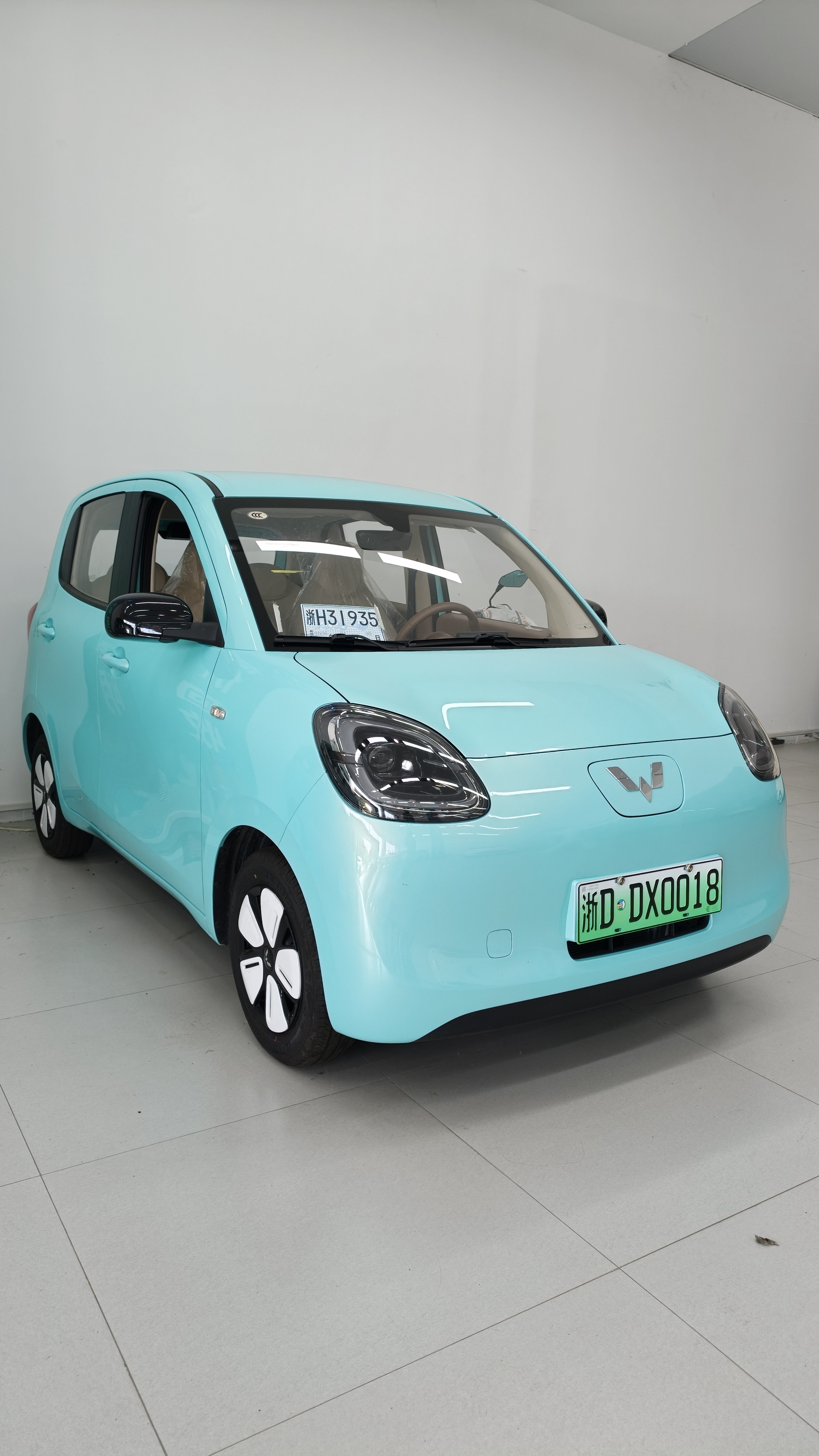 Vehicle photo 2/9