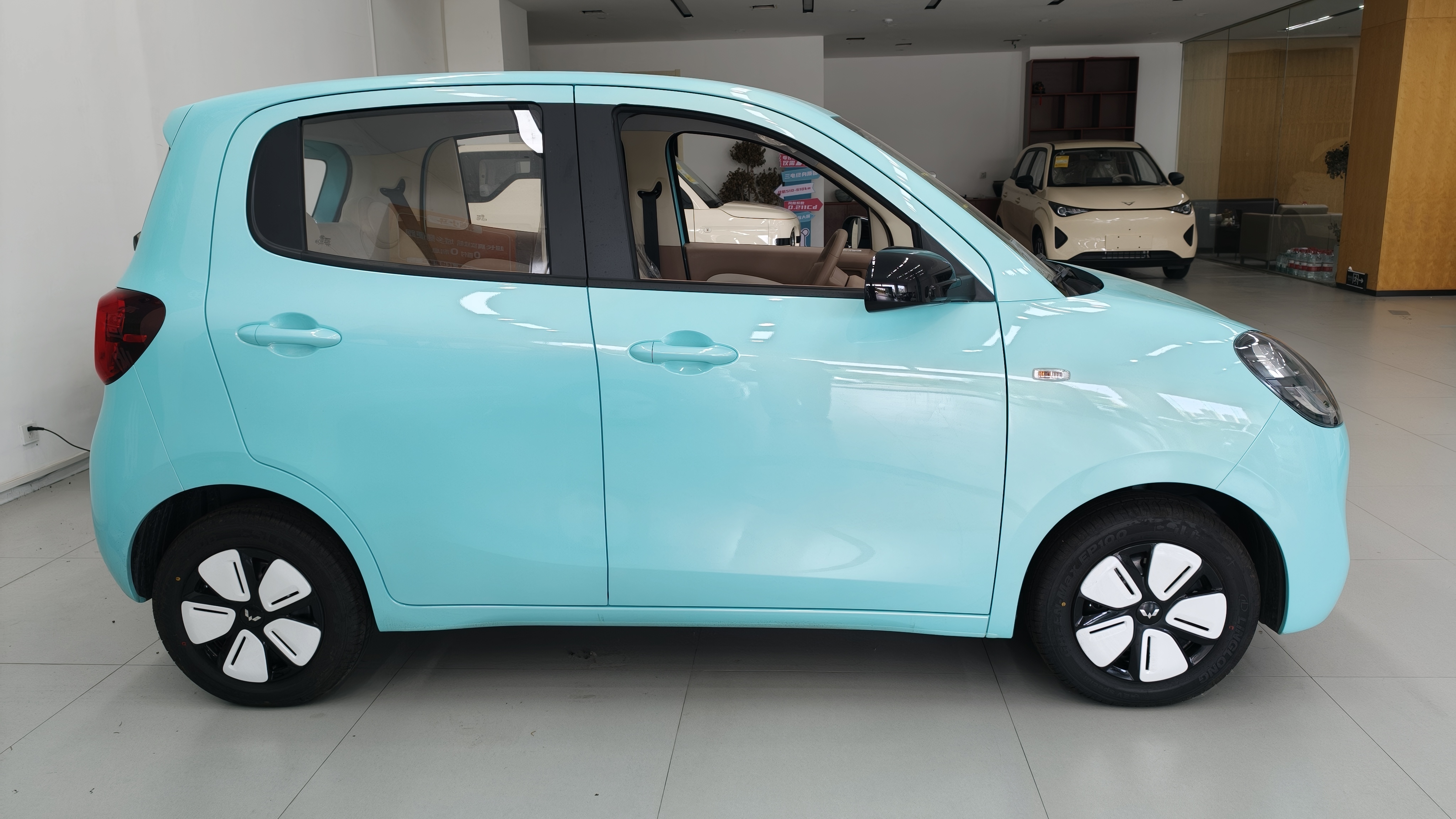 Vehicle photo 4/9
