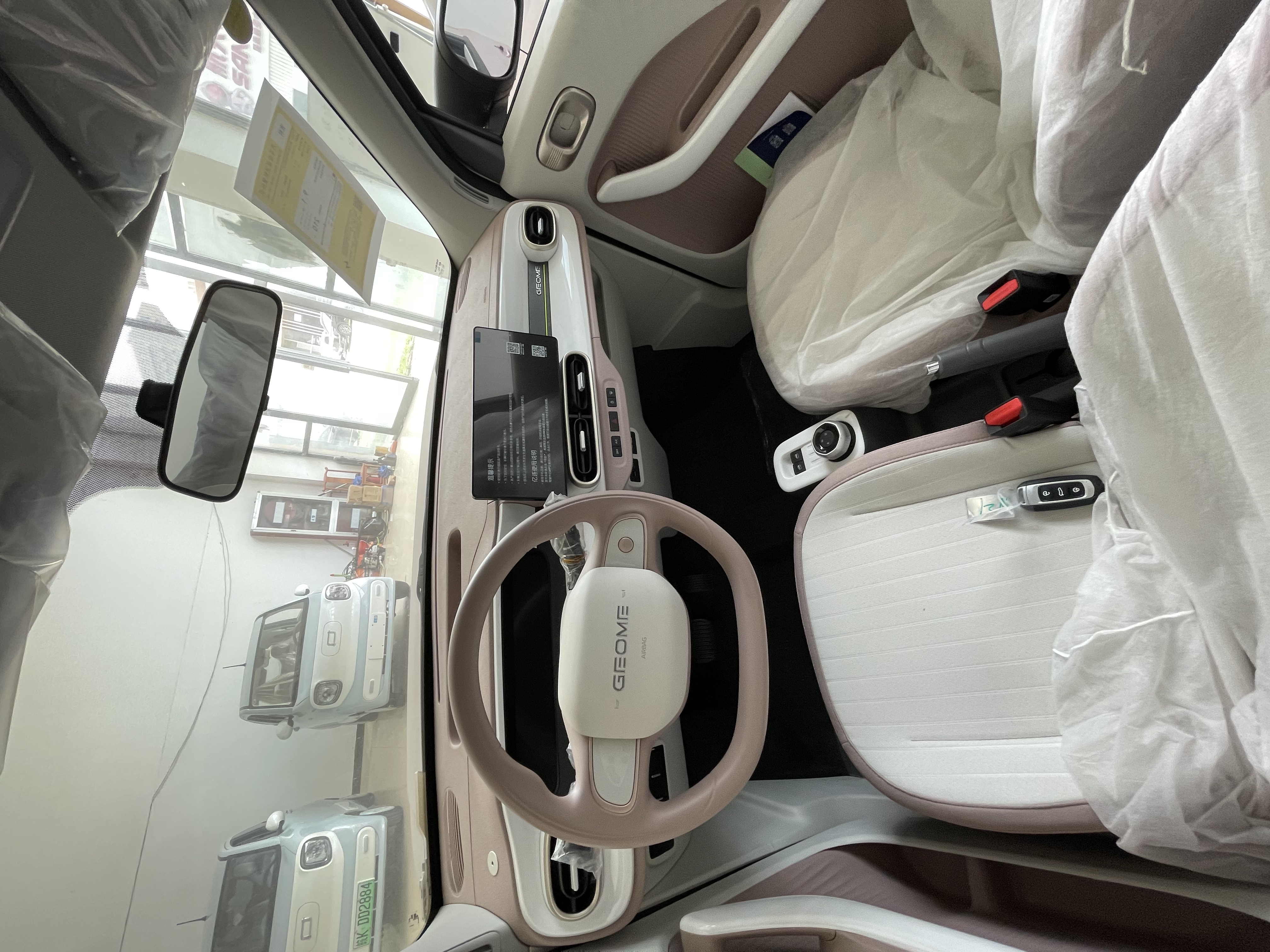Vehicle photo 4/6