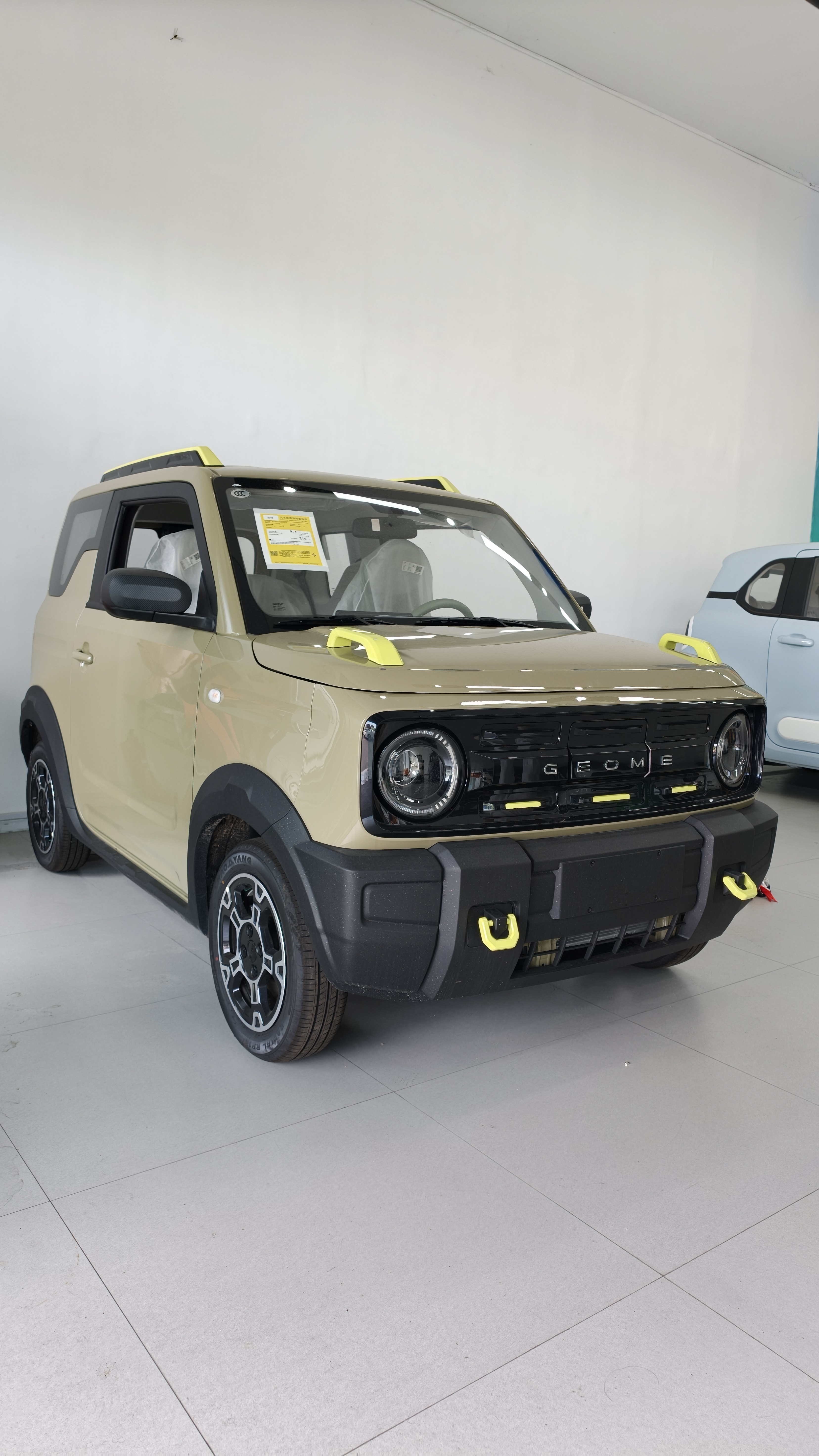 Vehicle photo 2/9