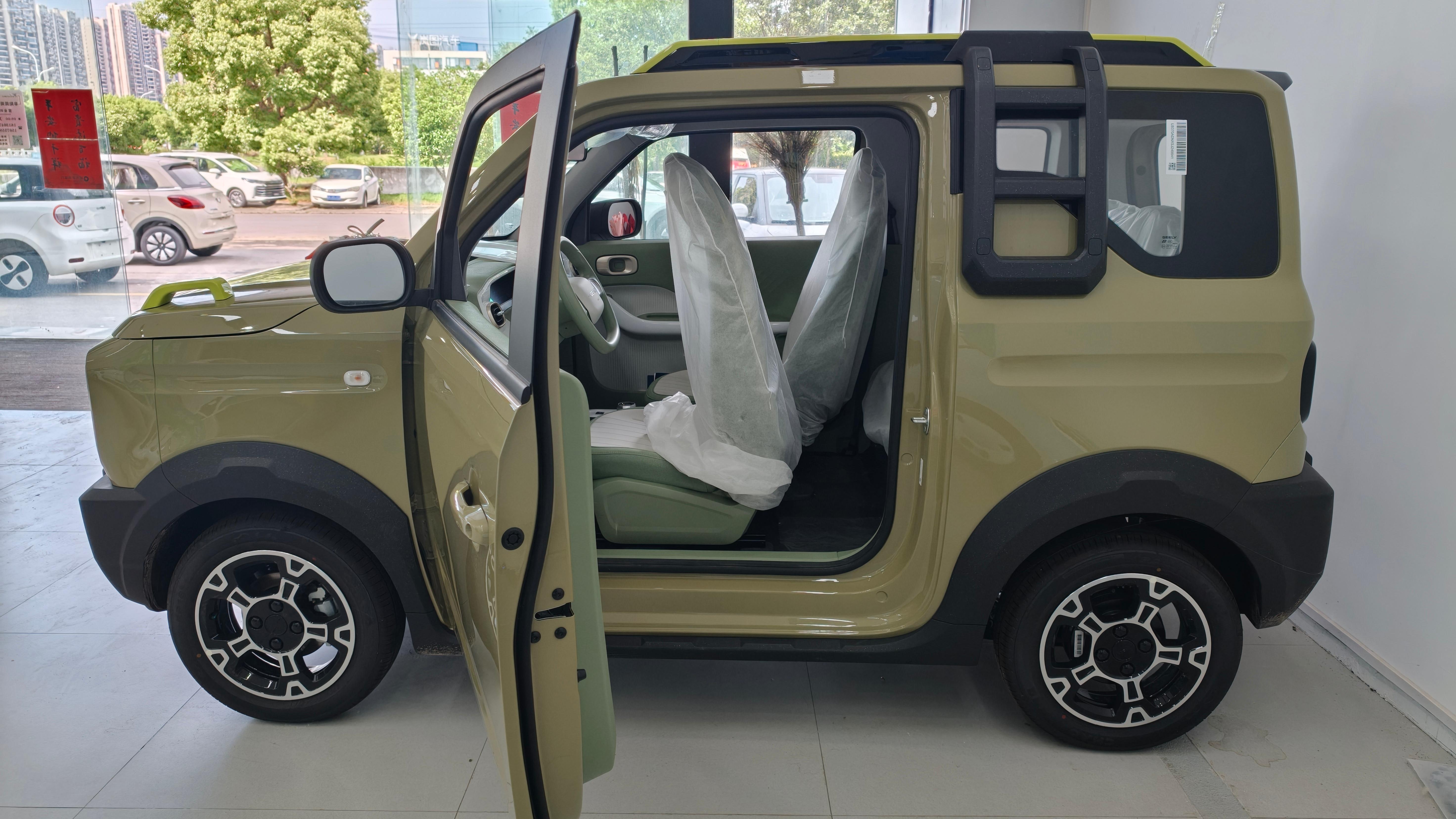 Vehicle photo 4/9
