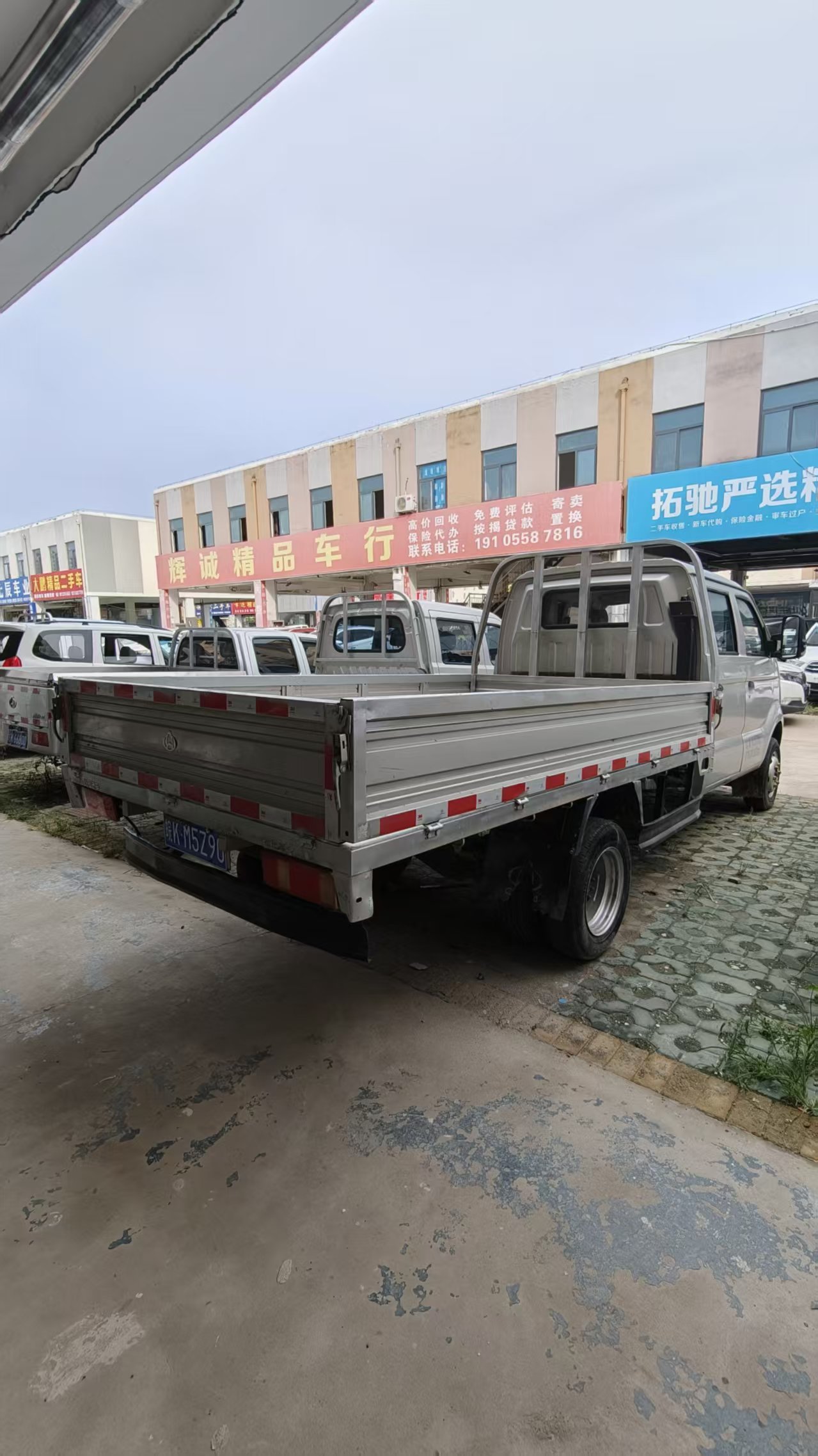 Vehicle photo 3/7