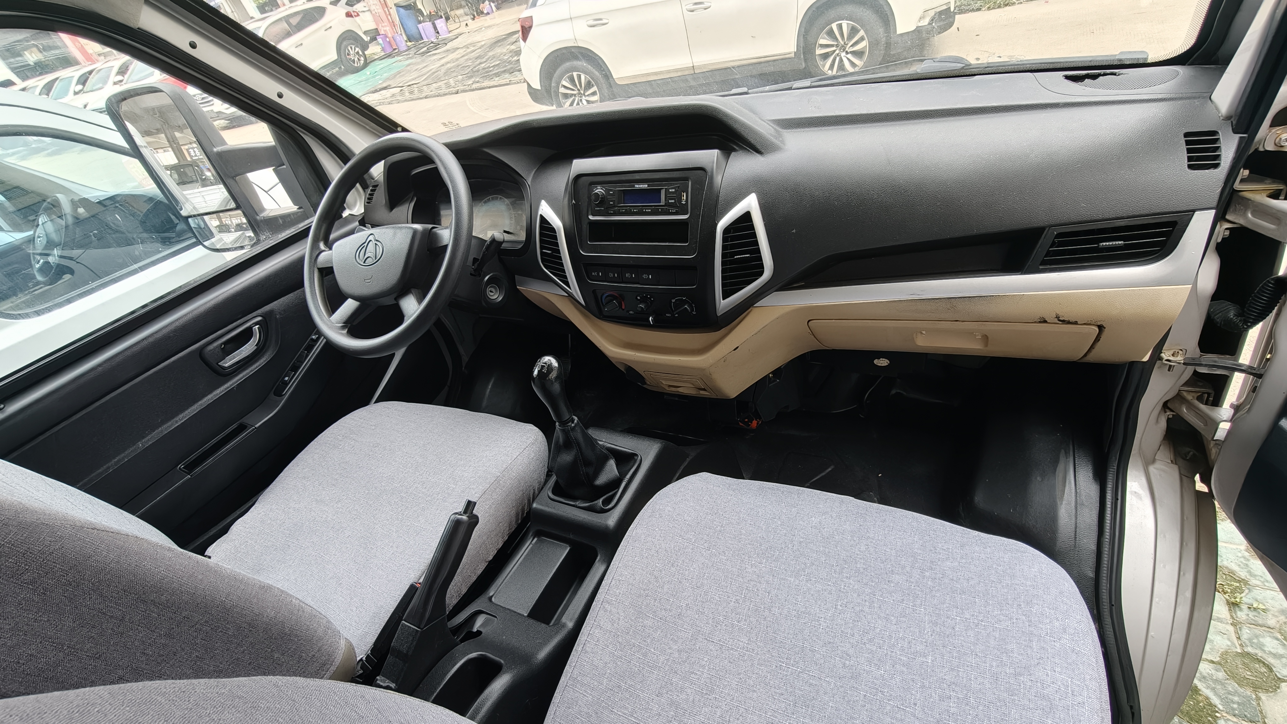 Vehicle photo 4/7