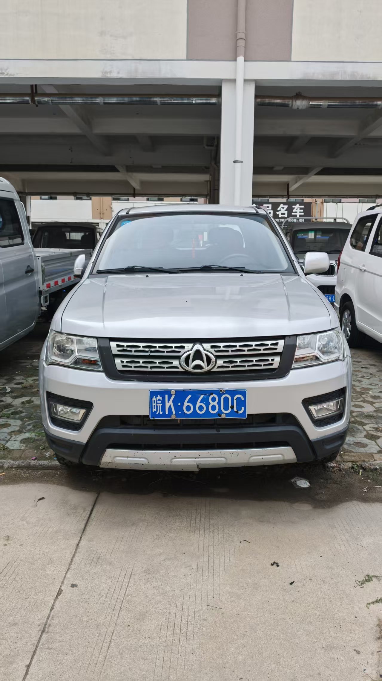 Vehicle photo 1/6