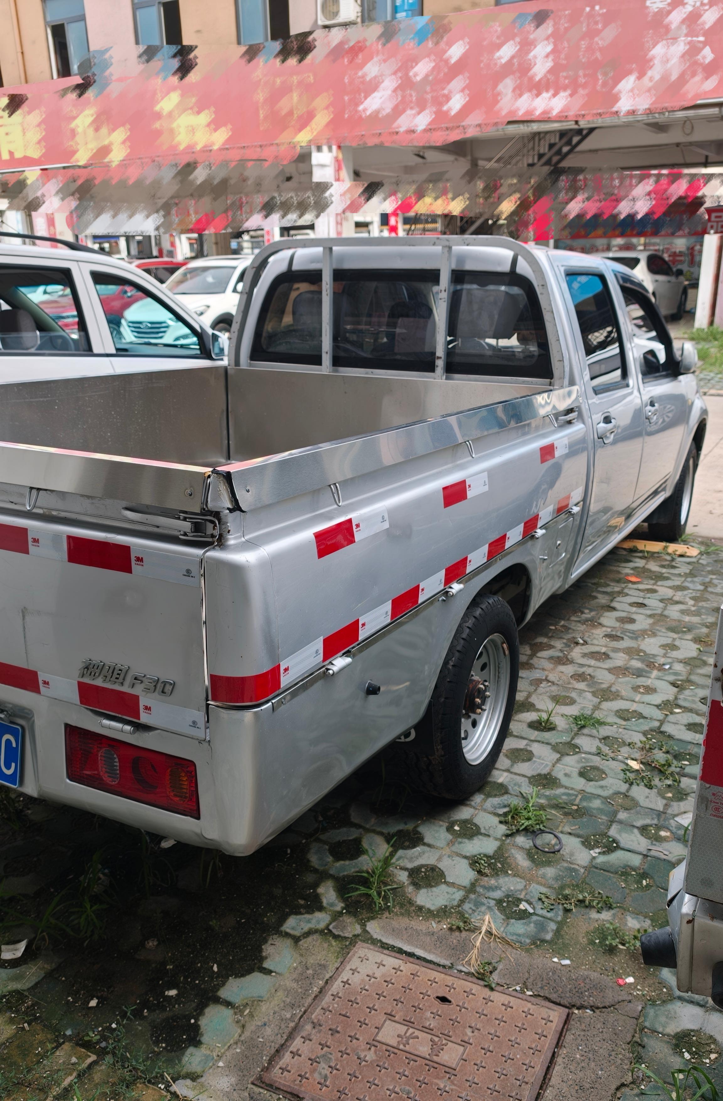 Vehicle photo 3/6