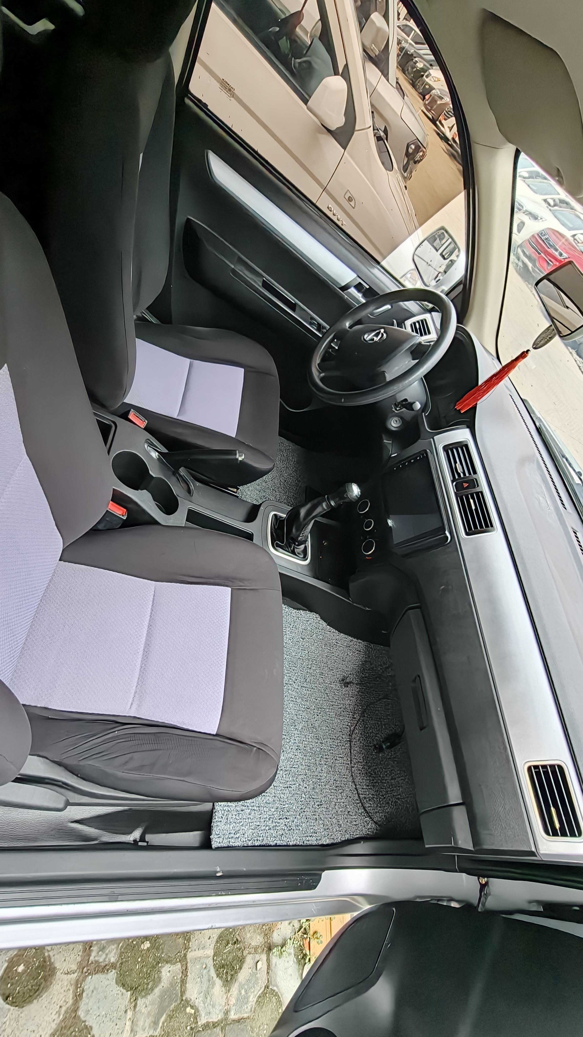 Vehicle photo 4/6