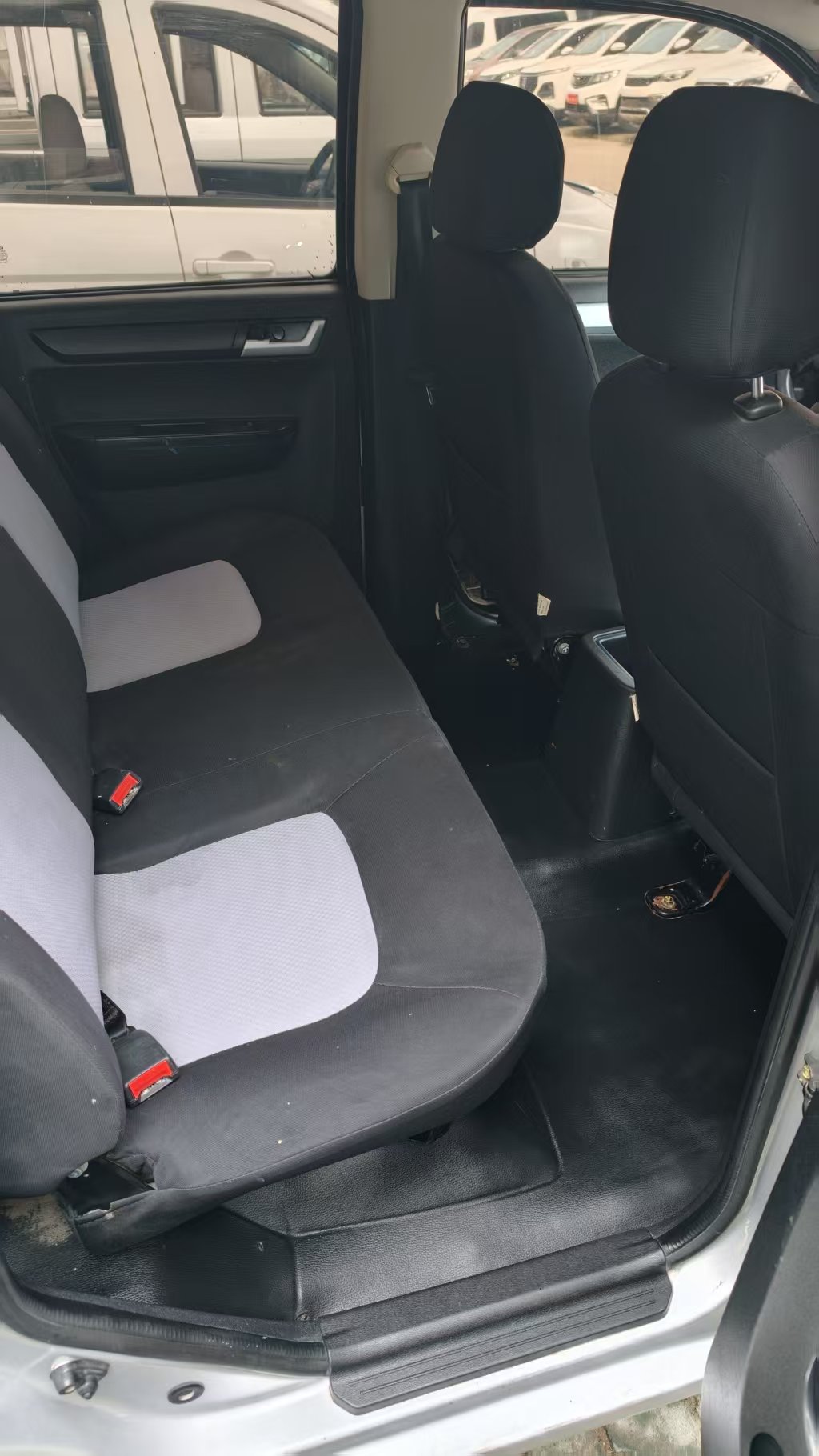 Vehicle photo 5/6