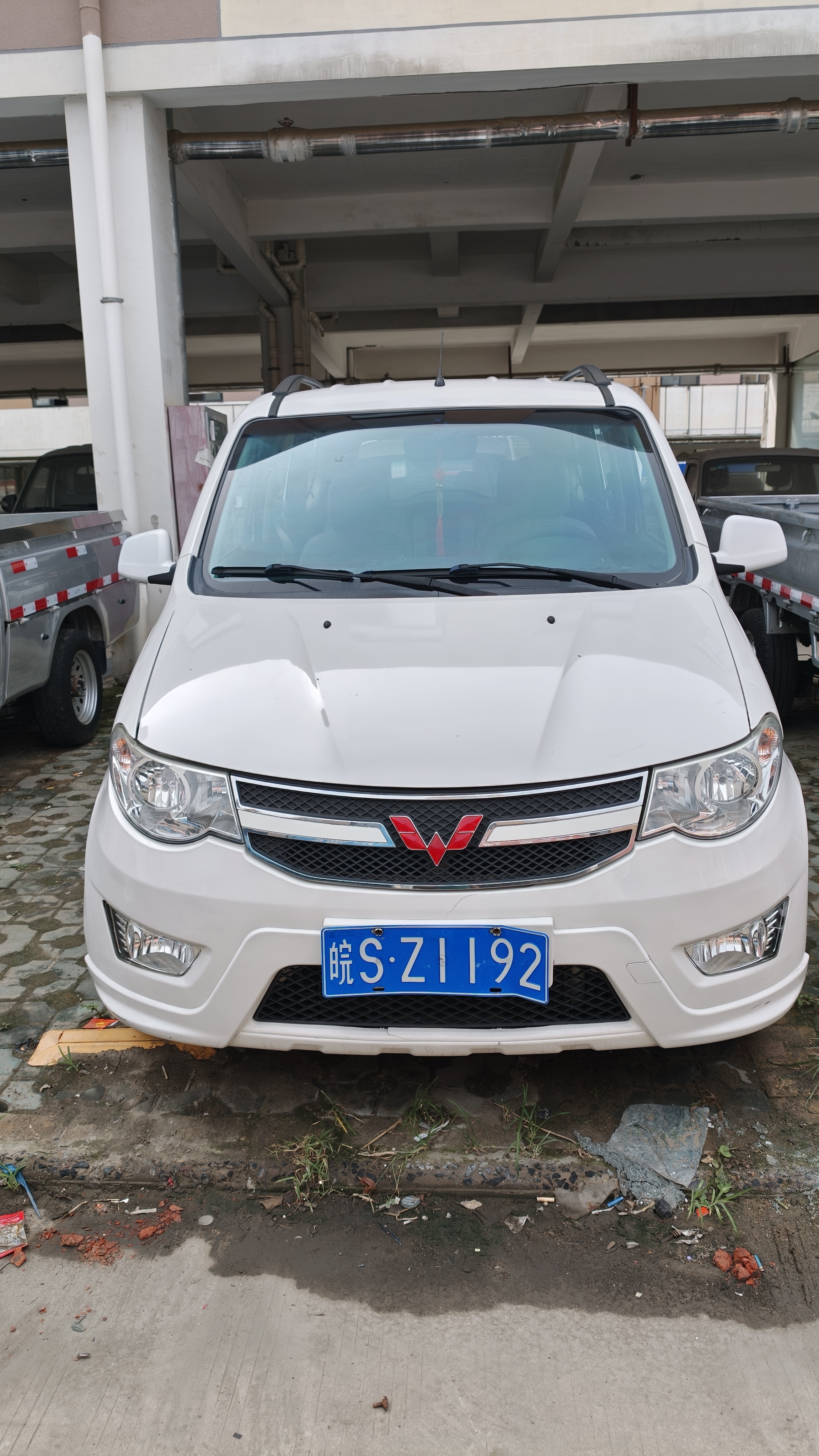Vehicle photo 1/8