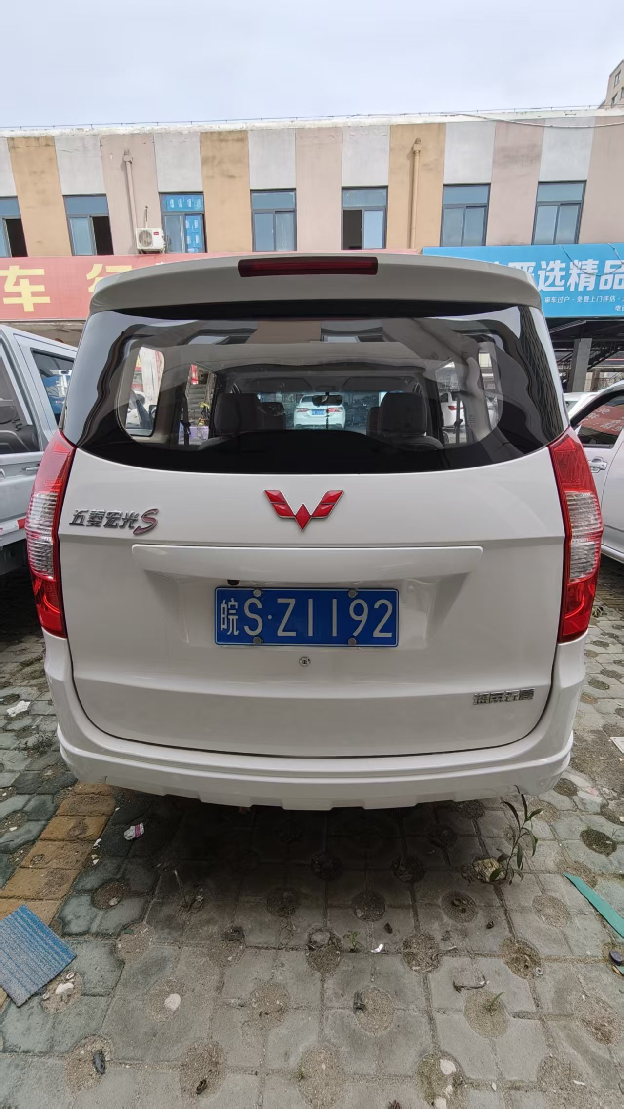 Vehicle photo 3/8