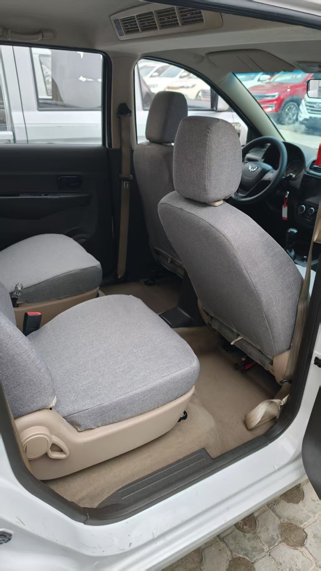 Vehicle photo 5/8