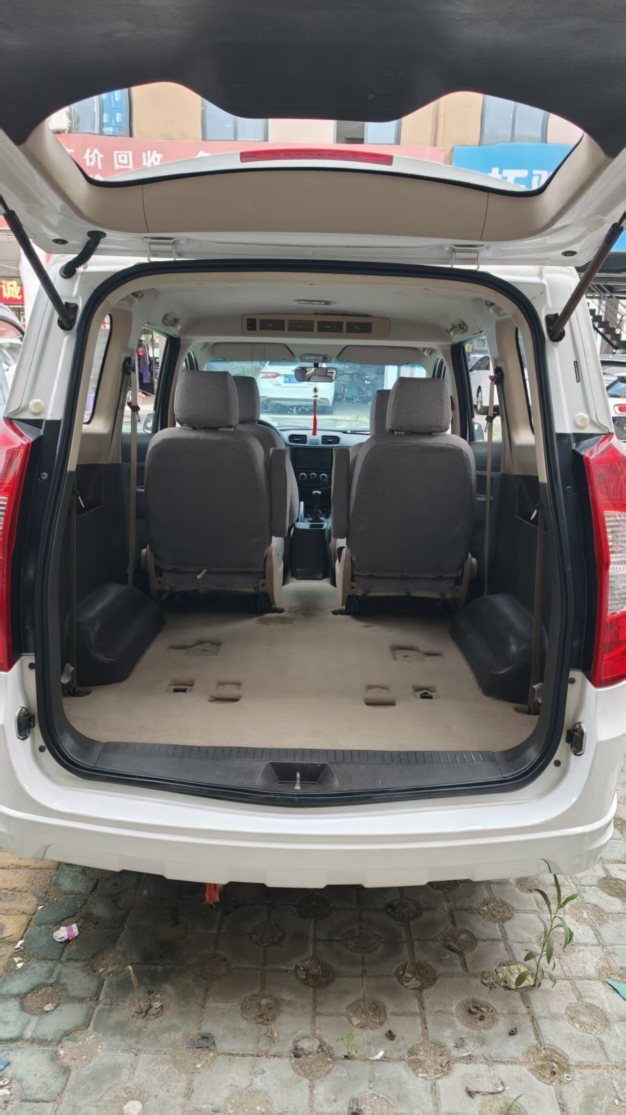 Vehicle photo 7/8