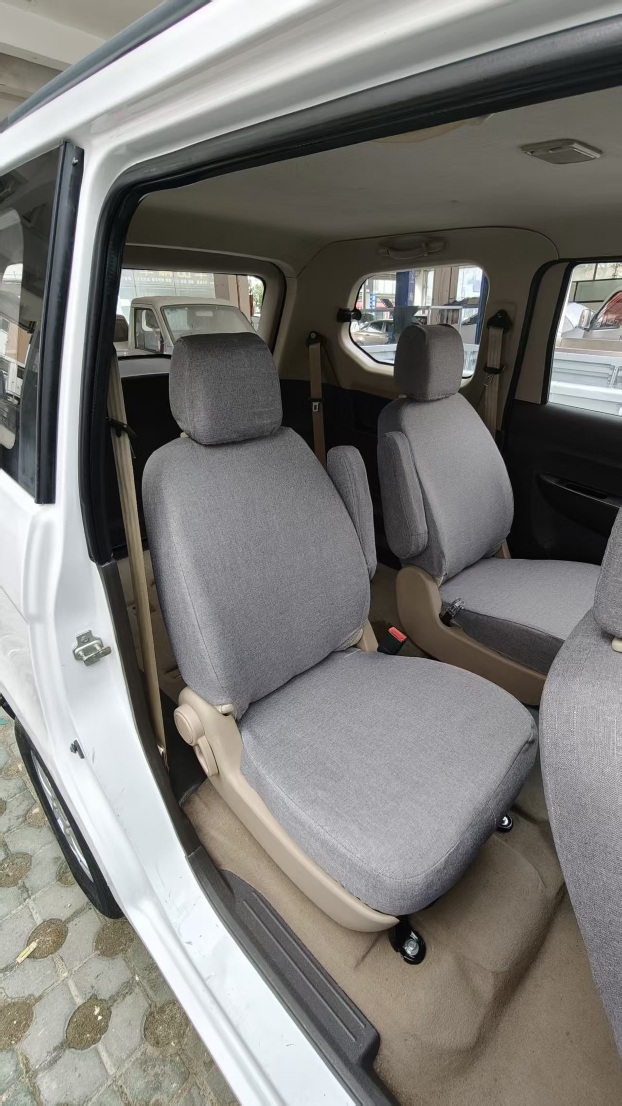 Vehicle photo 6/8