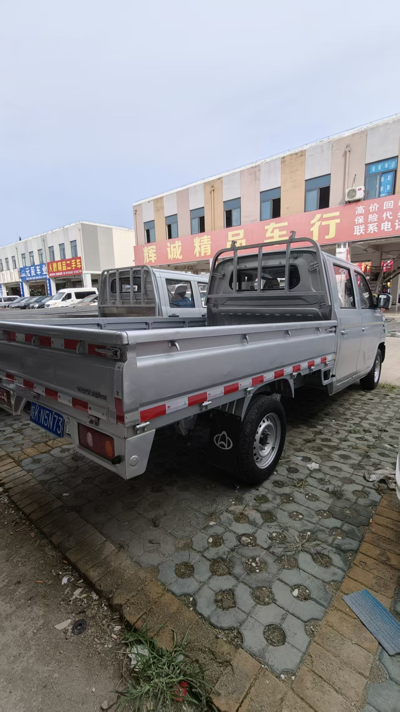 Vehicle photo 3/7